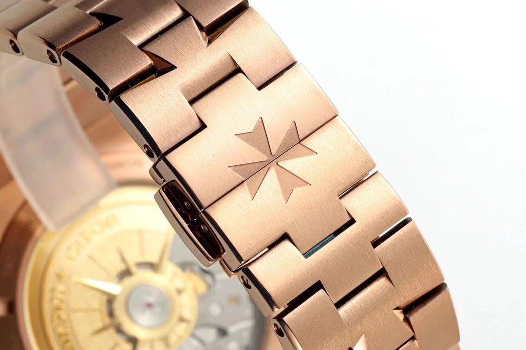 ساعة ذهبية بيضاء