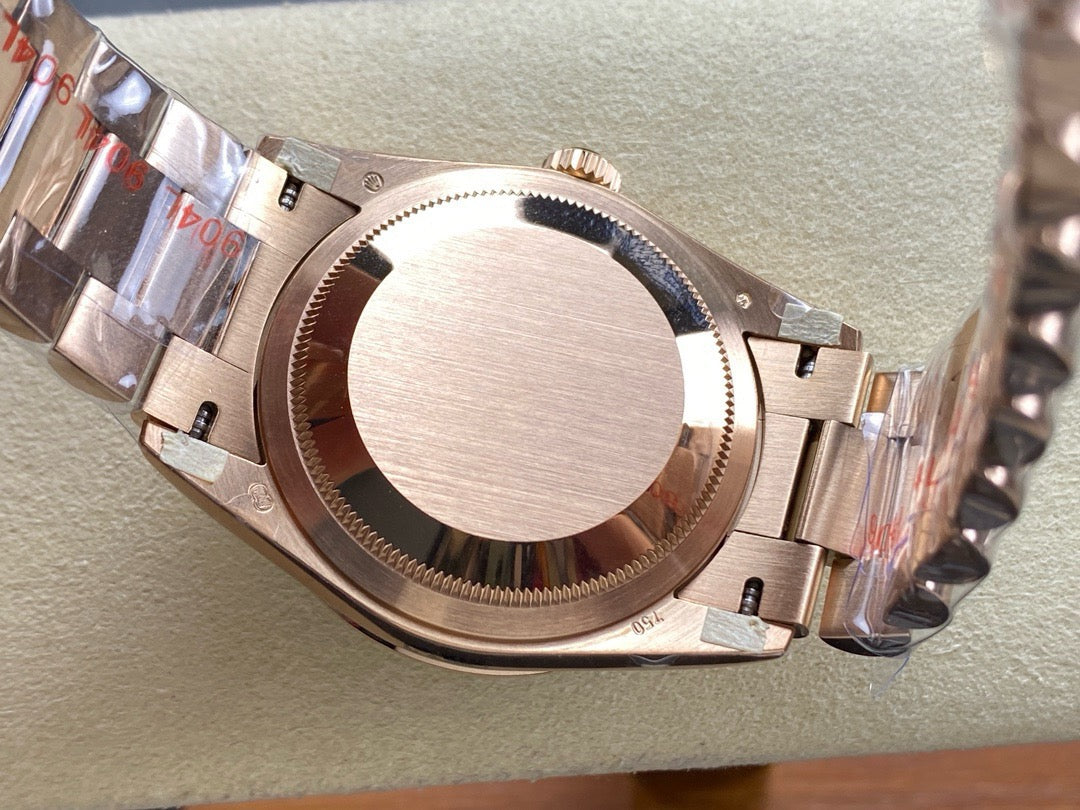 Goldfarbene Uhr