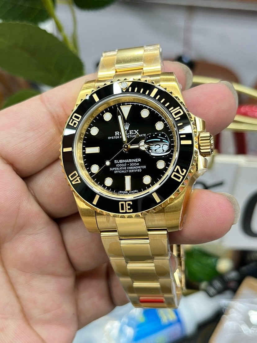 Goldschwarze Uhr