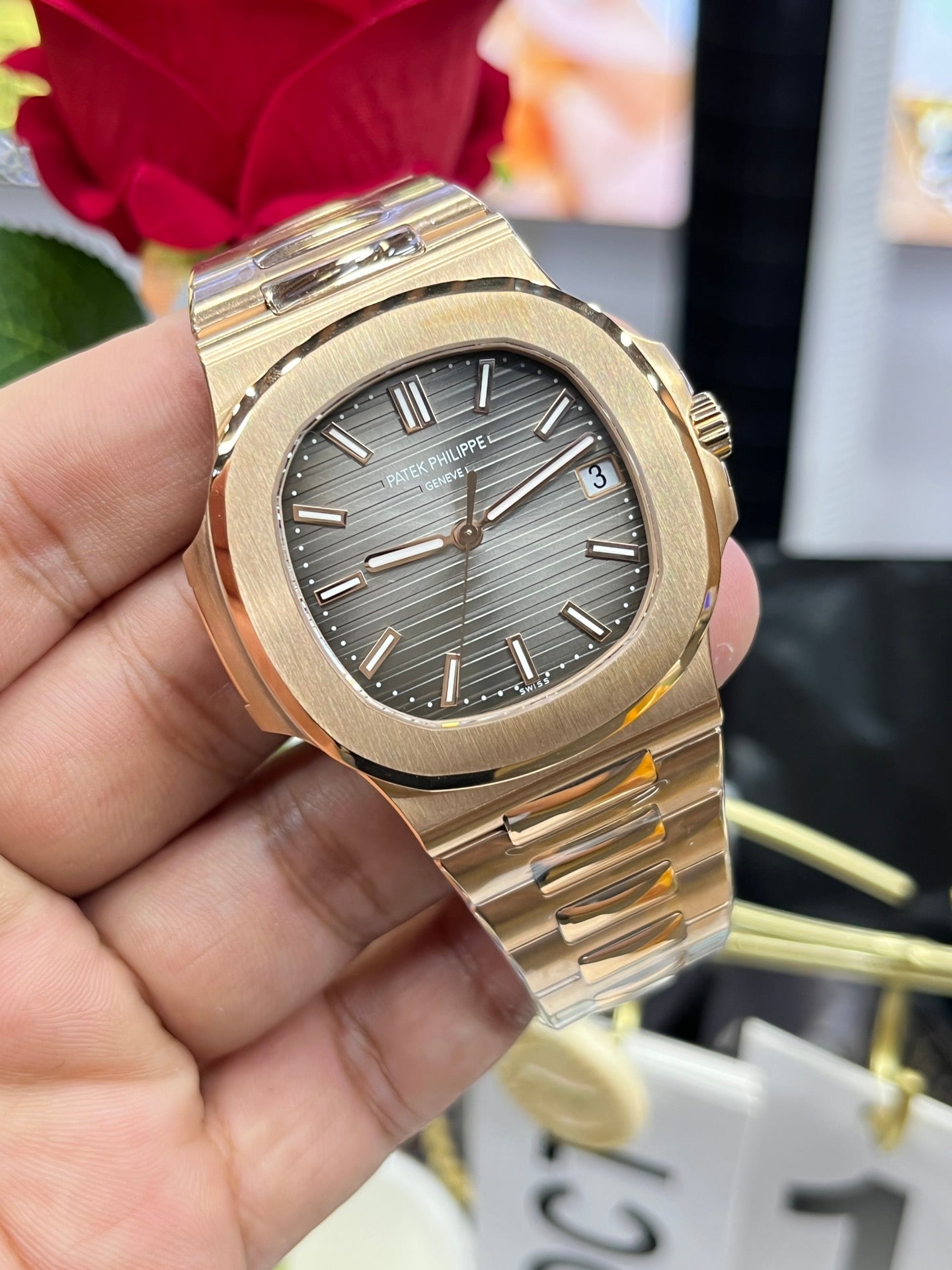 Goldfarbene Uhr