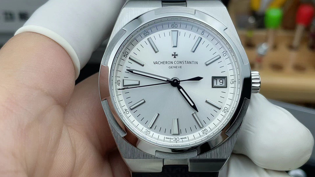 Schwarz-weiße Uhr