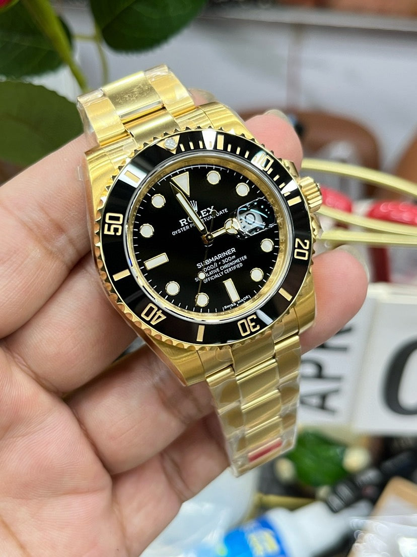 Goldschwarze Uhr