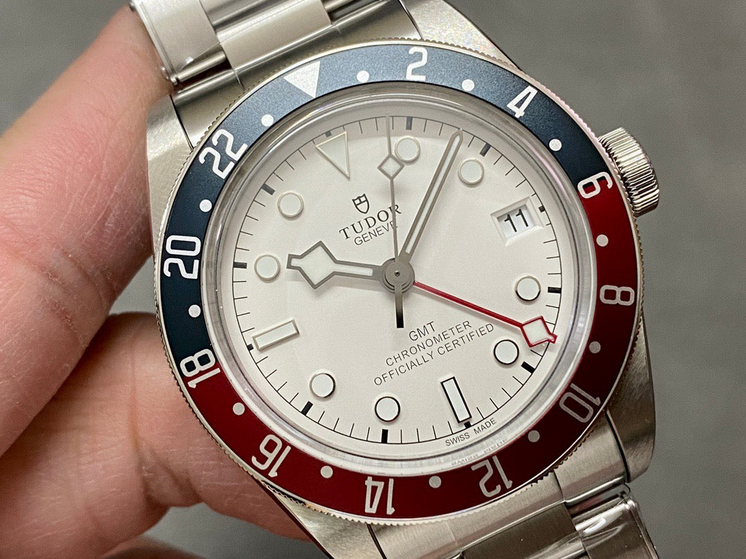 Mehrfarbige Uhr