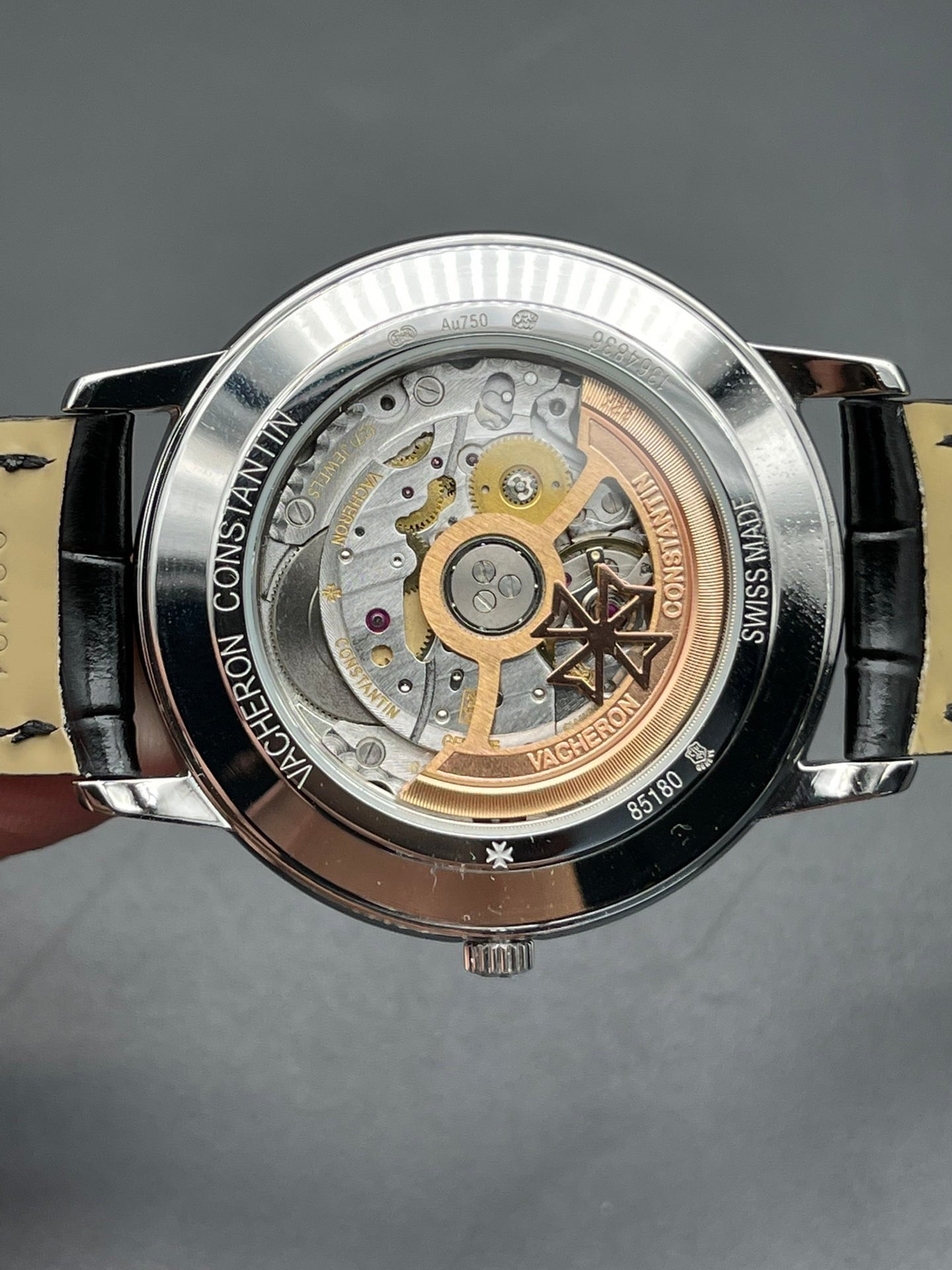 Schwarze Uhr