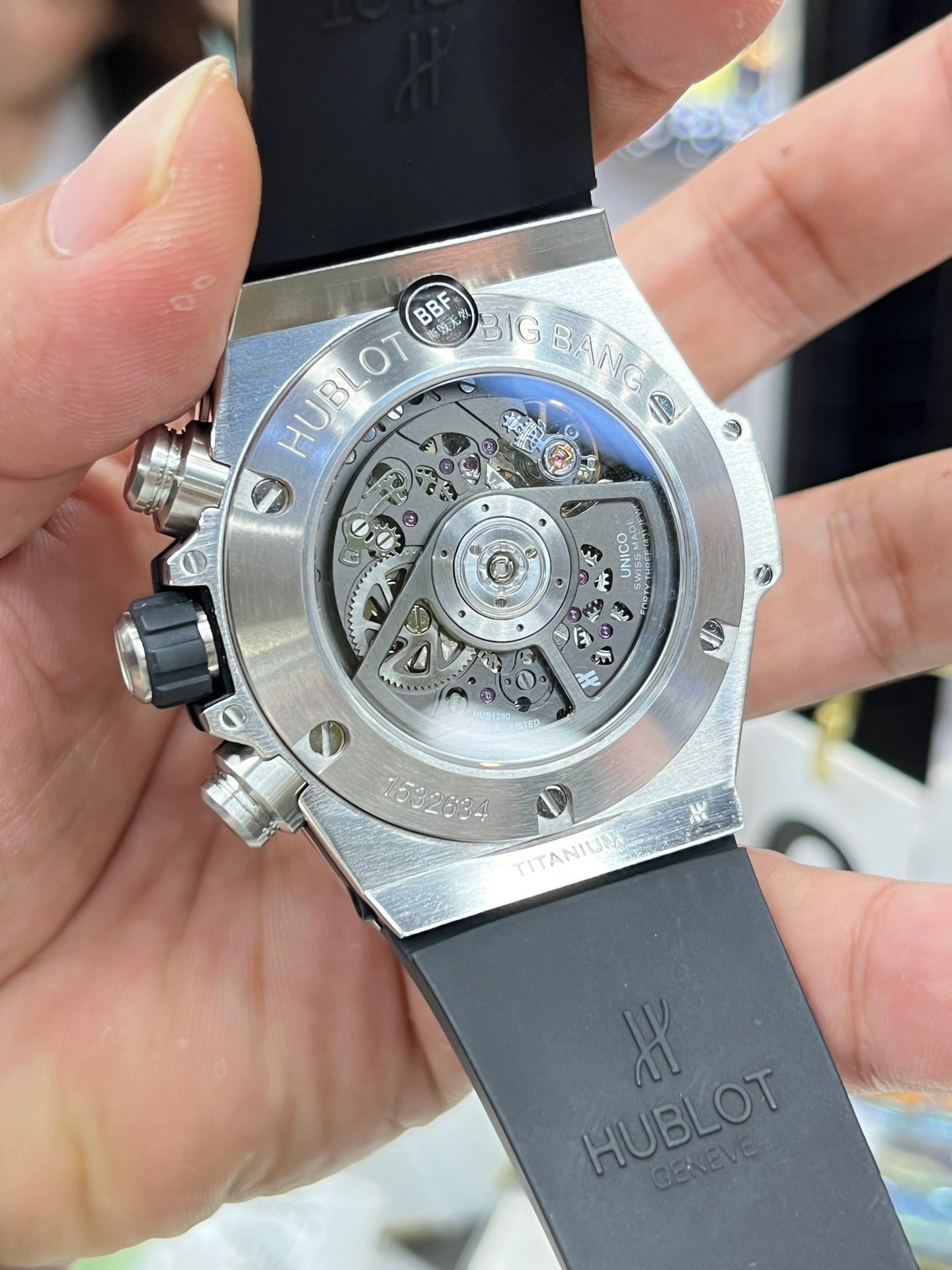 Schwarze Uhr