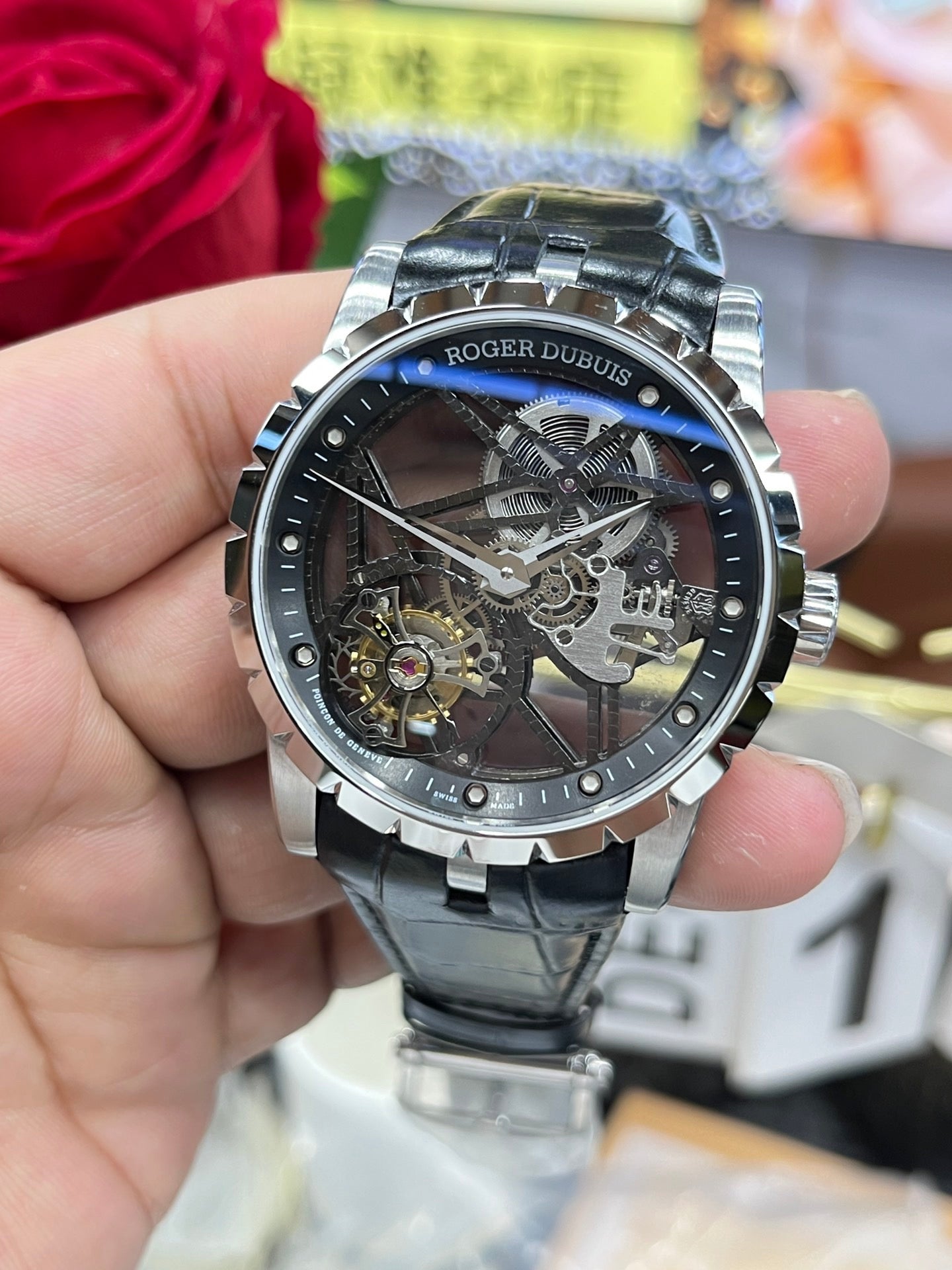 Schwarze Uhr