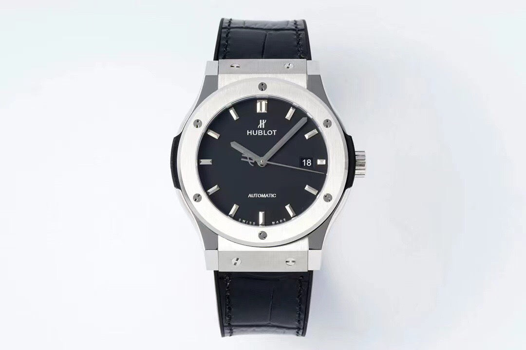 Schwarz-weiße Uhr
