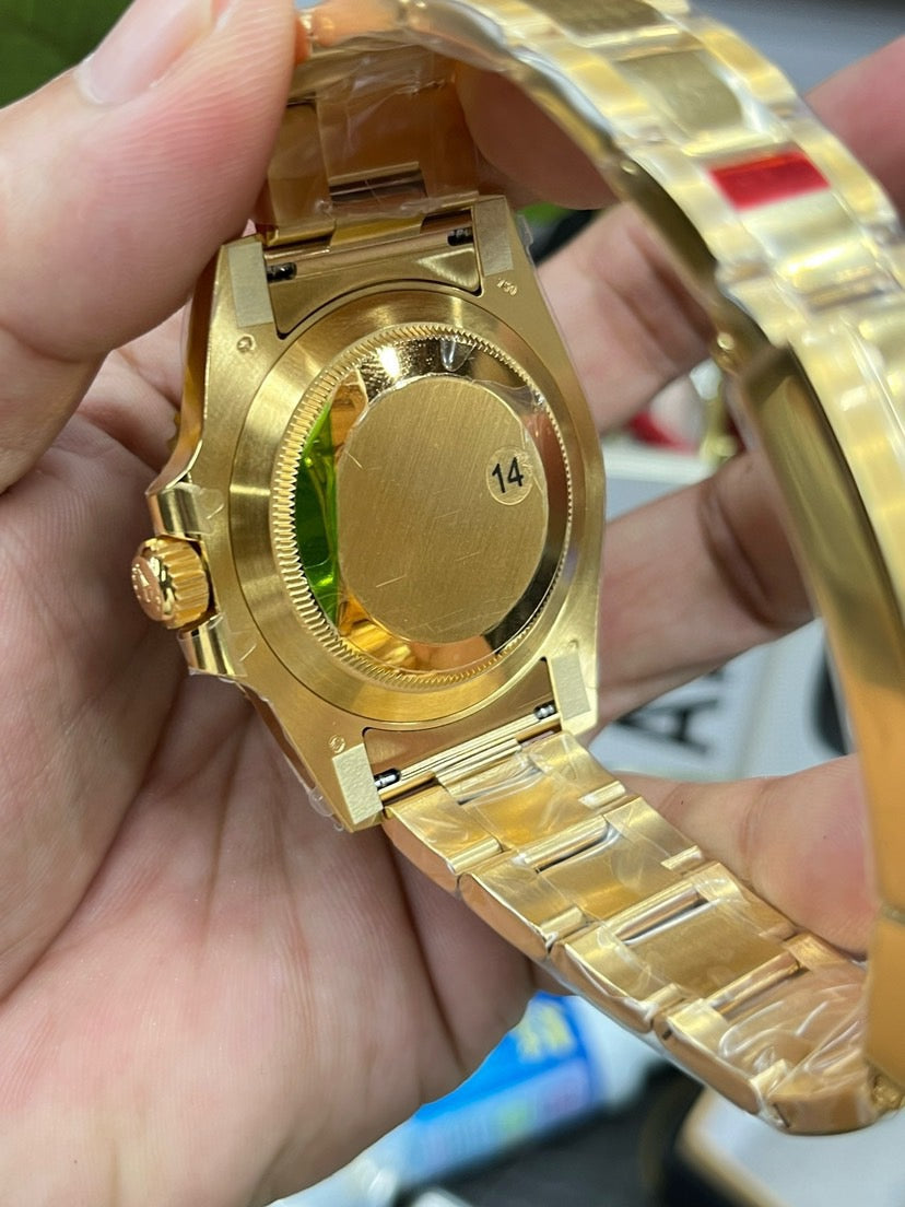 Goldschwarze Uhr