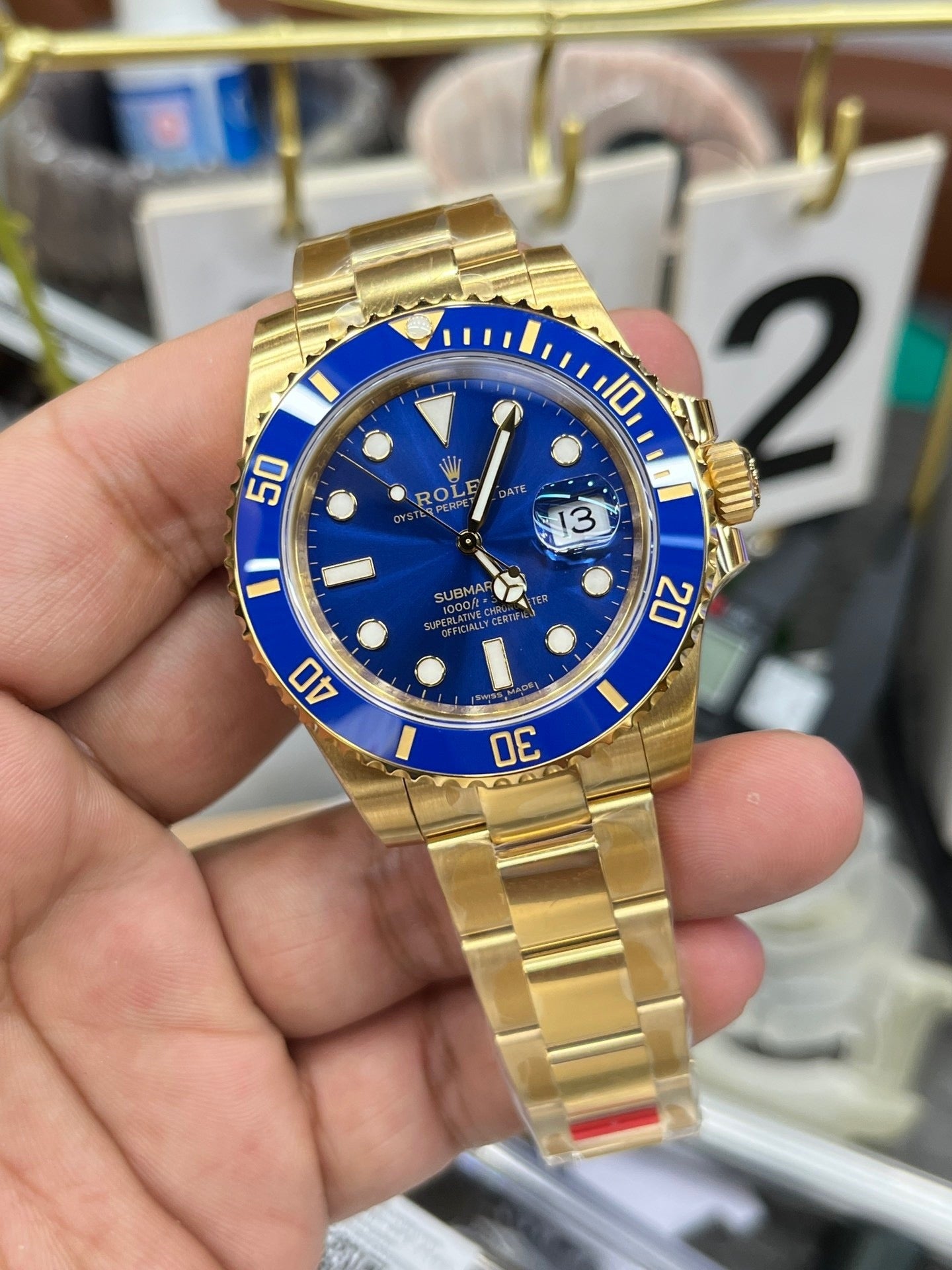 Goldblaue Uhr