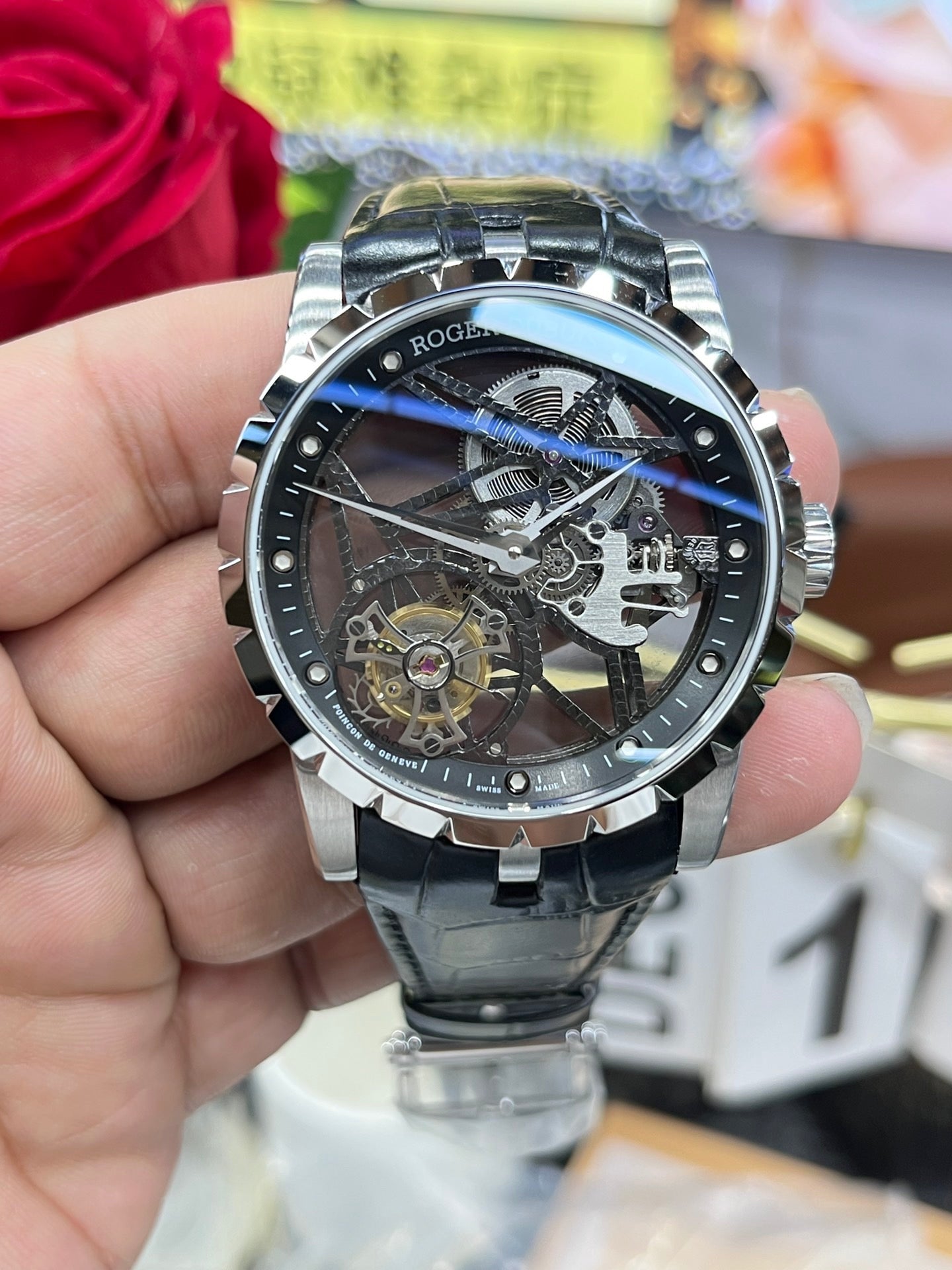 Schwarze Uhr