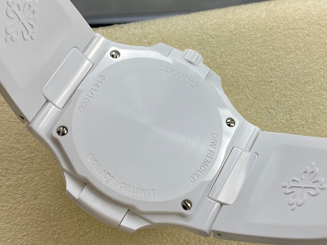 Weiße Uhr
