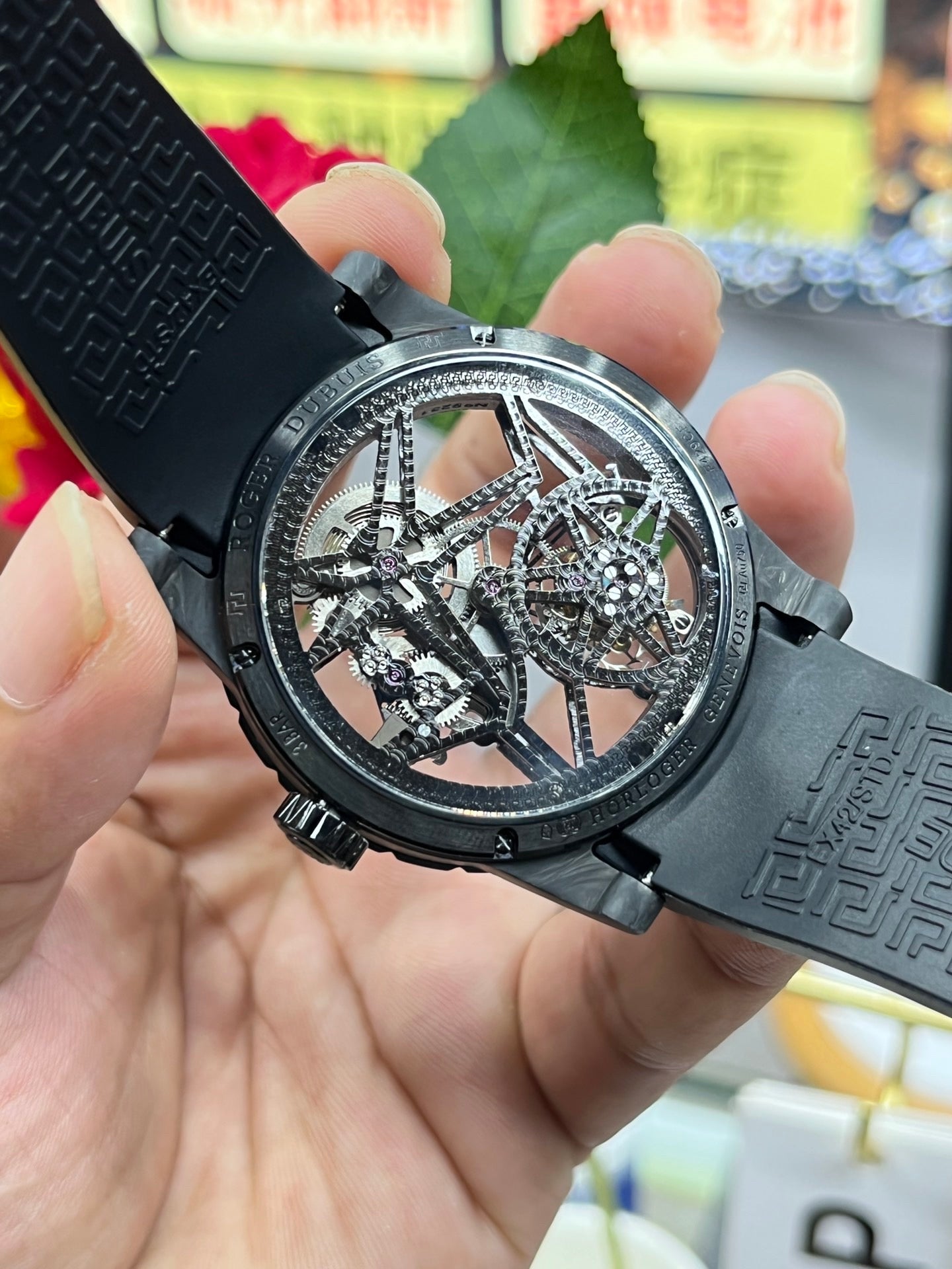 Schwarze Uhr