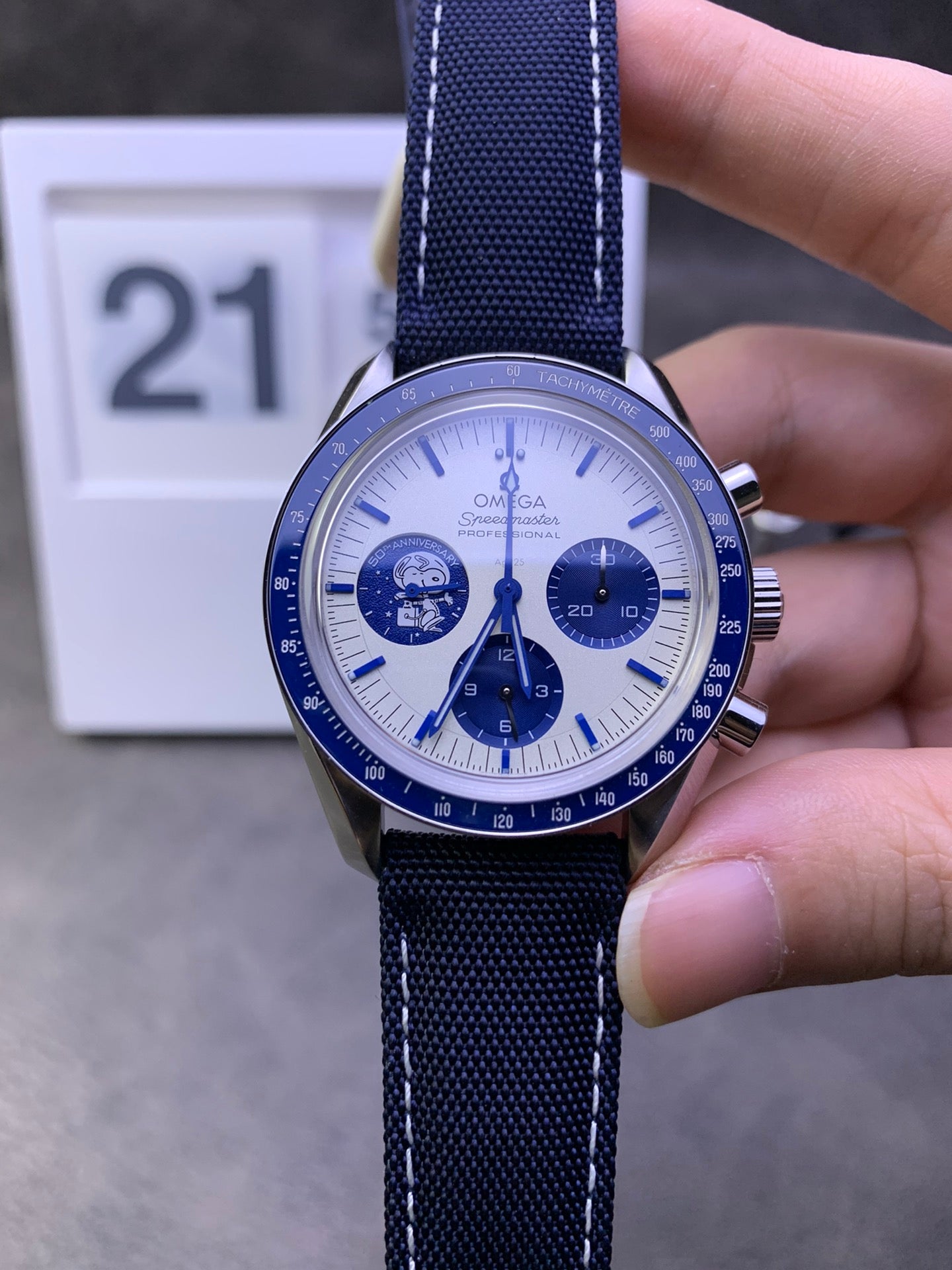 Schwarze Uhr