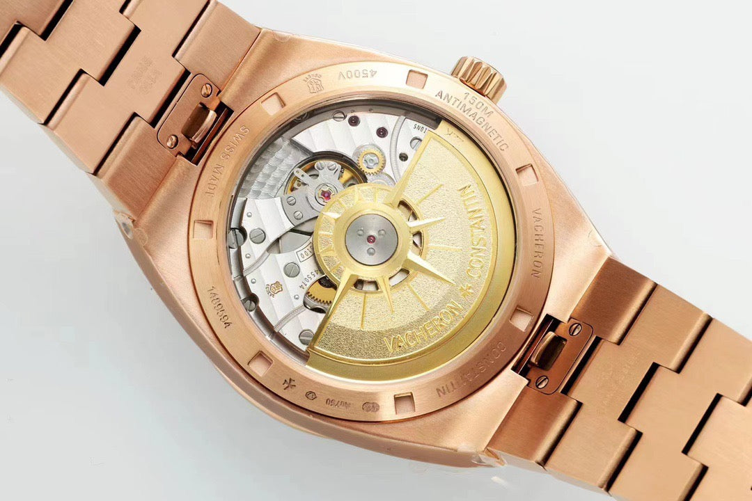 ساعة ذهبية بيضاء