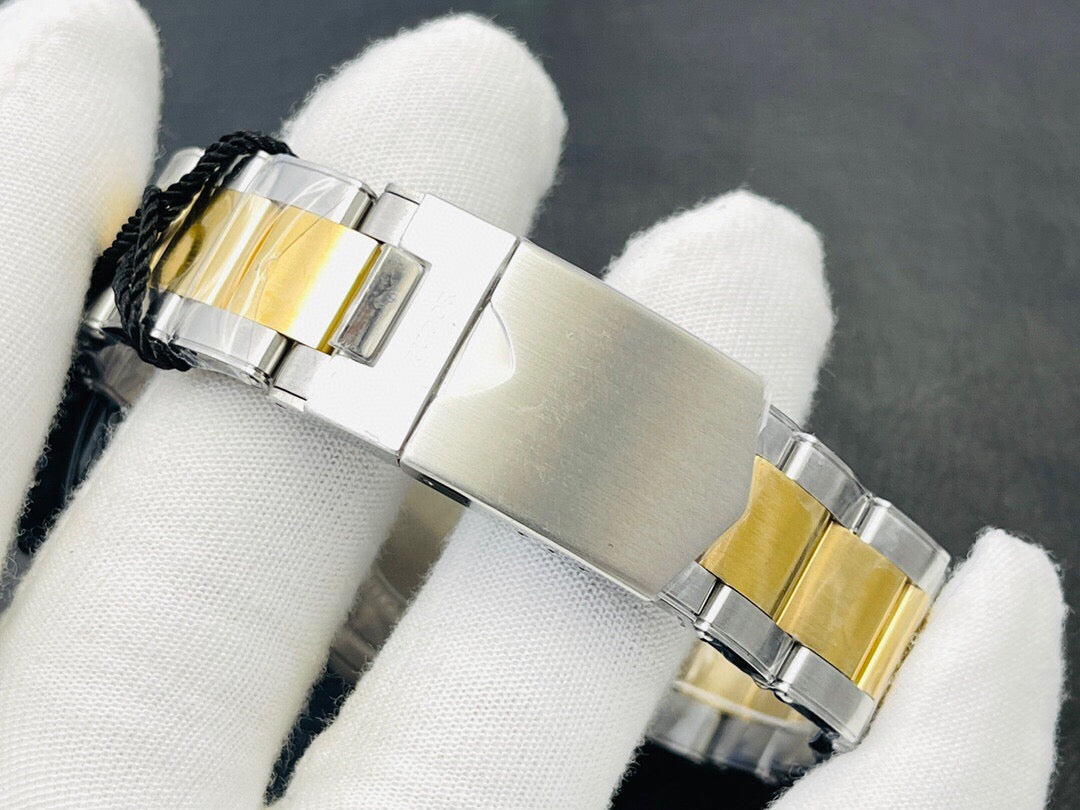 Mehrfarbige Uhr