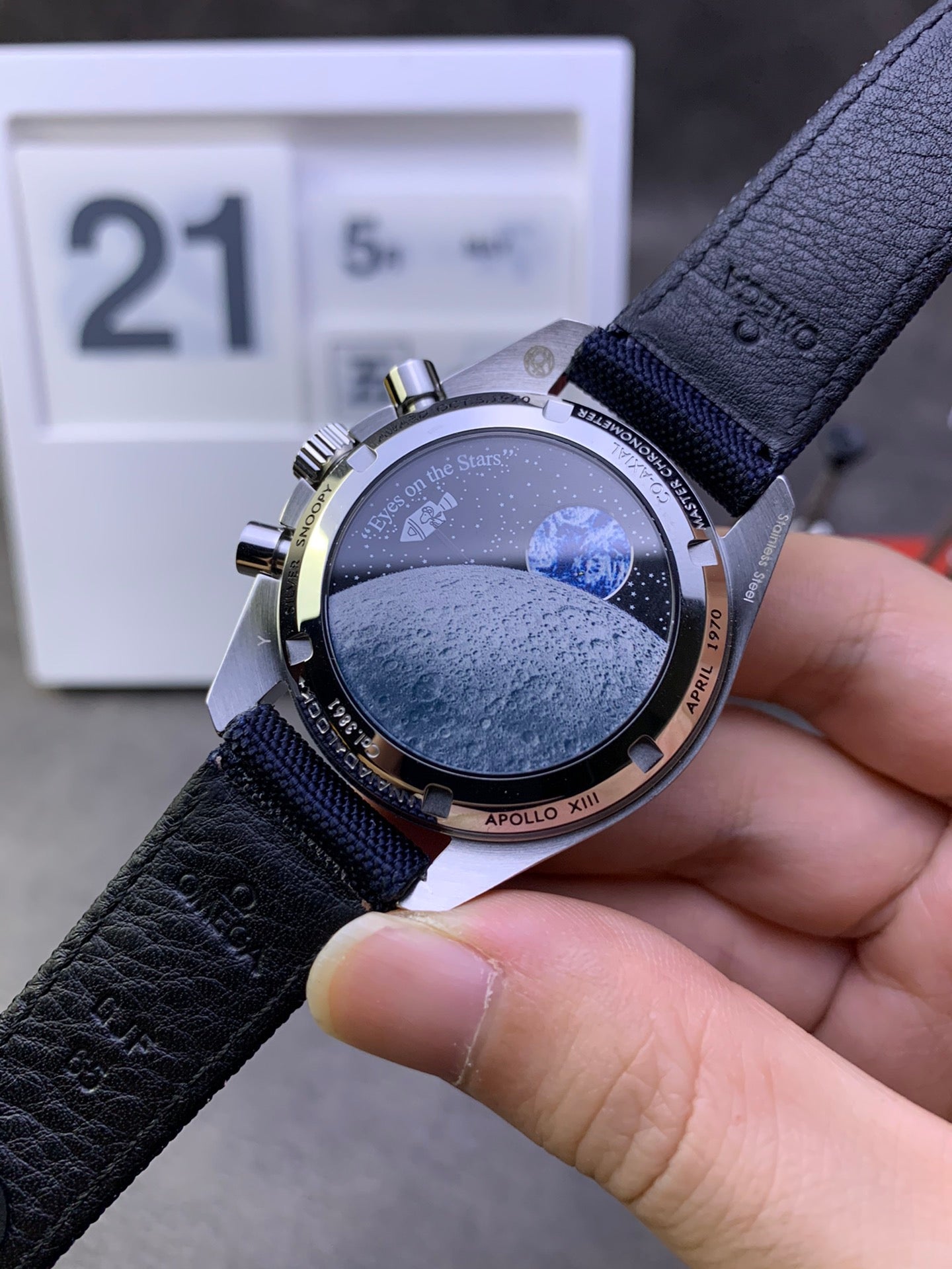 Schwarze Uhr
