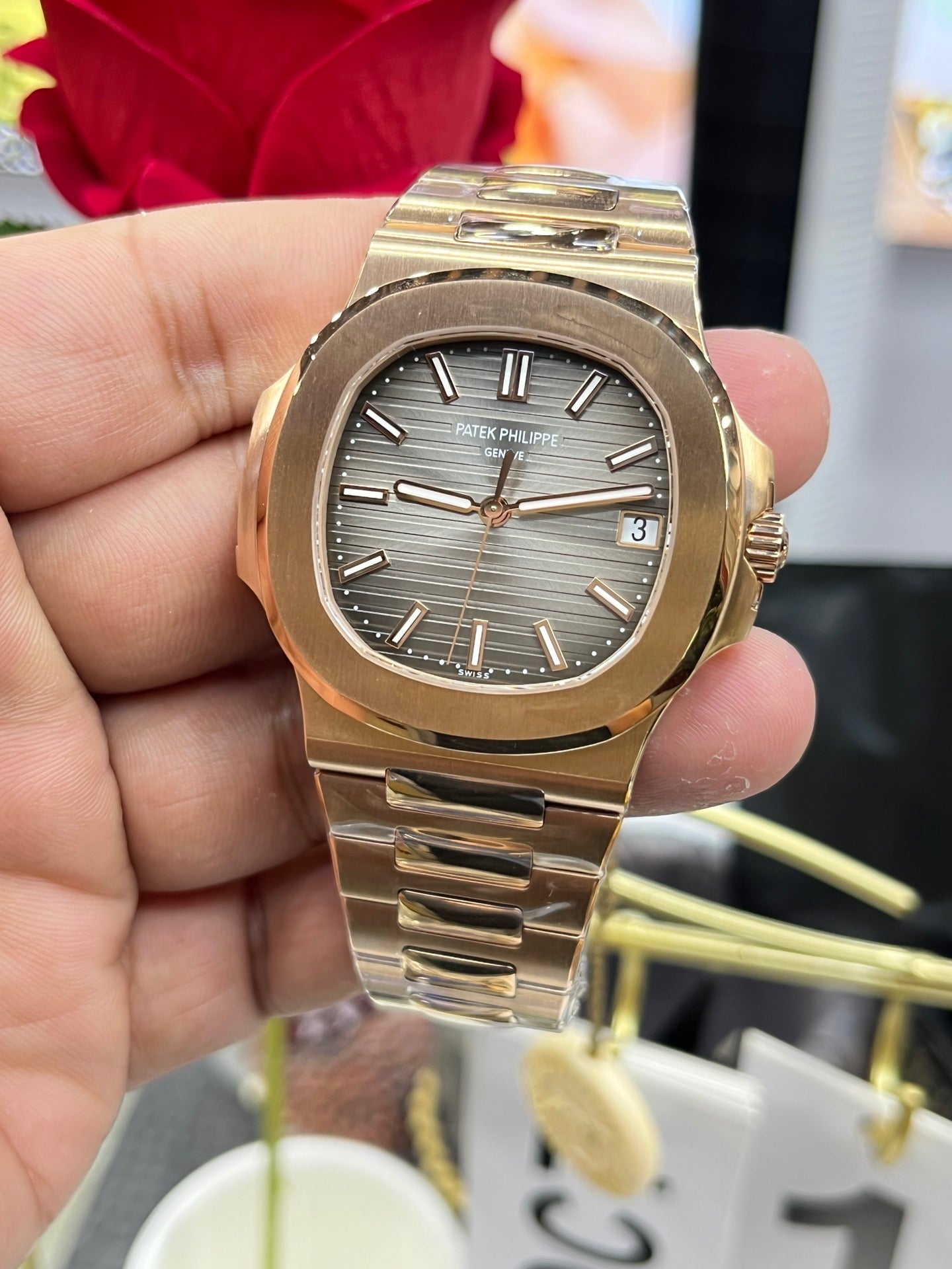 Goldfarbene Uhr