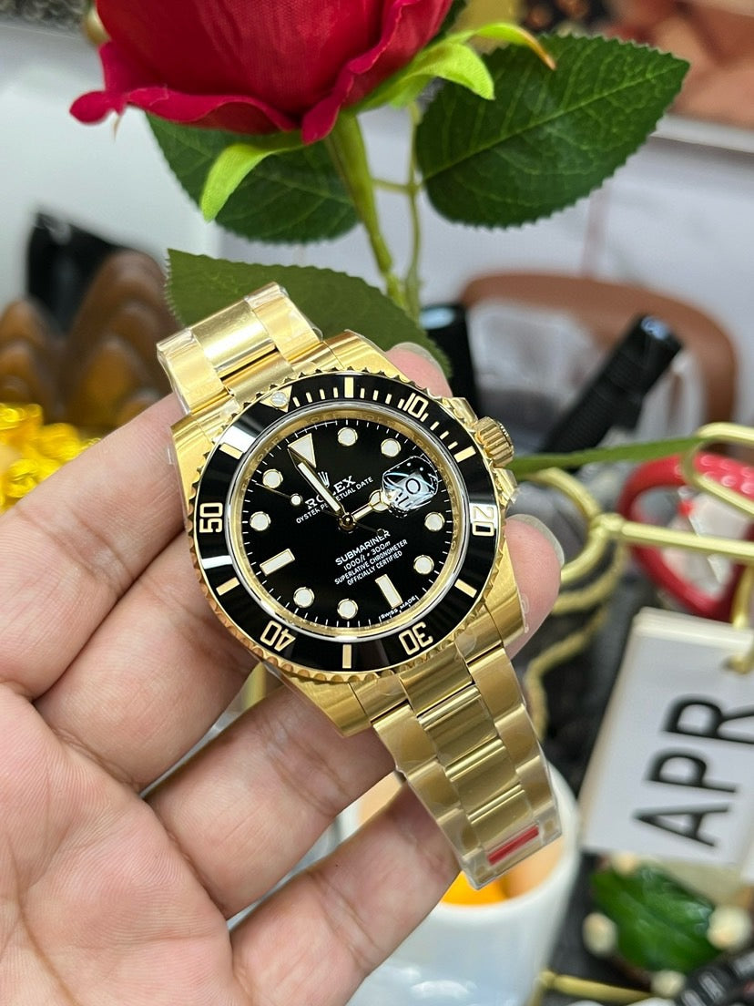 Goldschwarze Uhr
