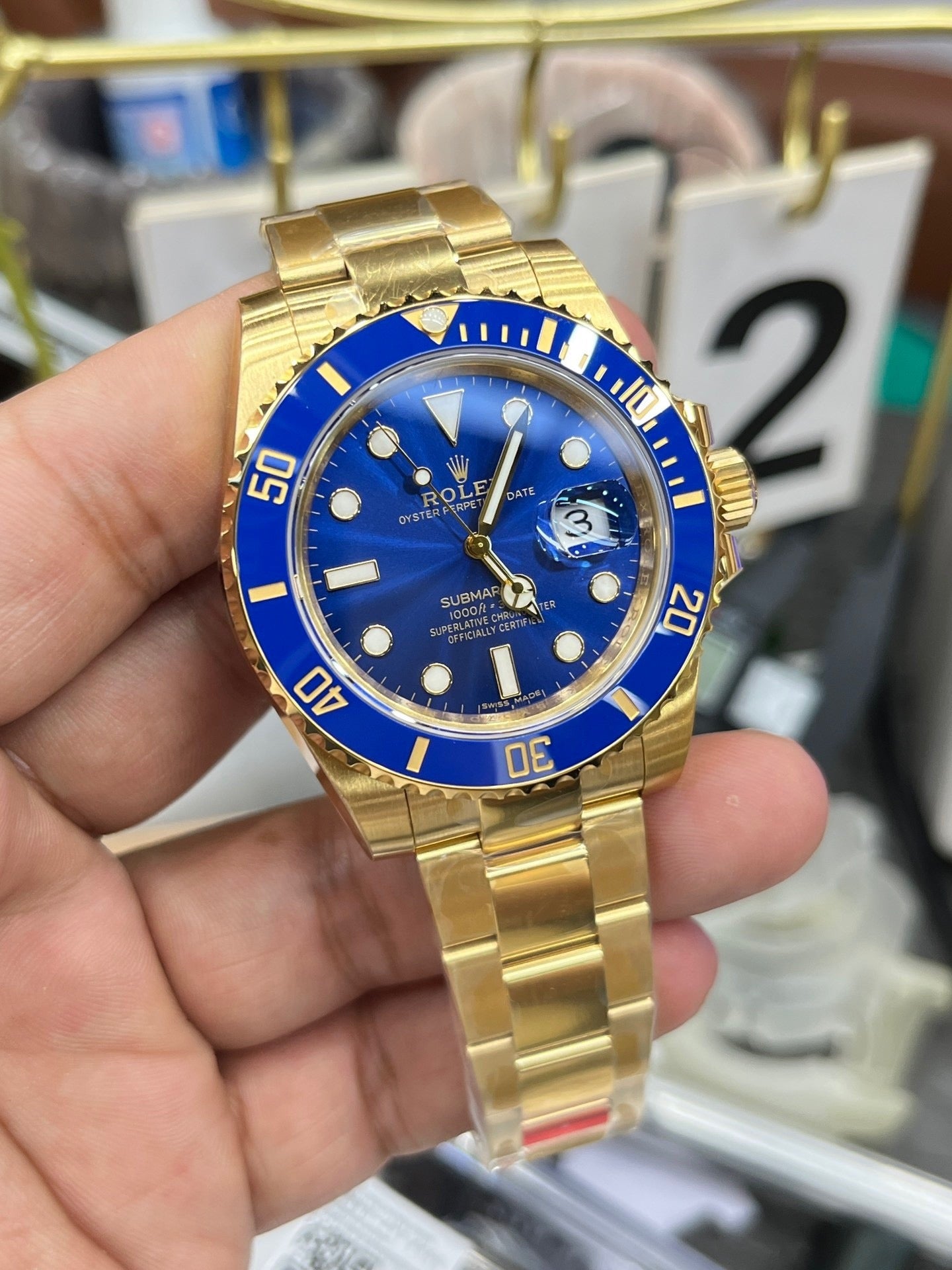 Goldblaue Uhr