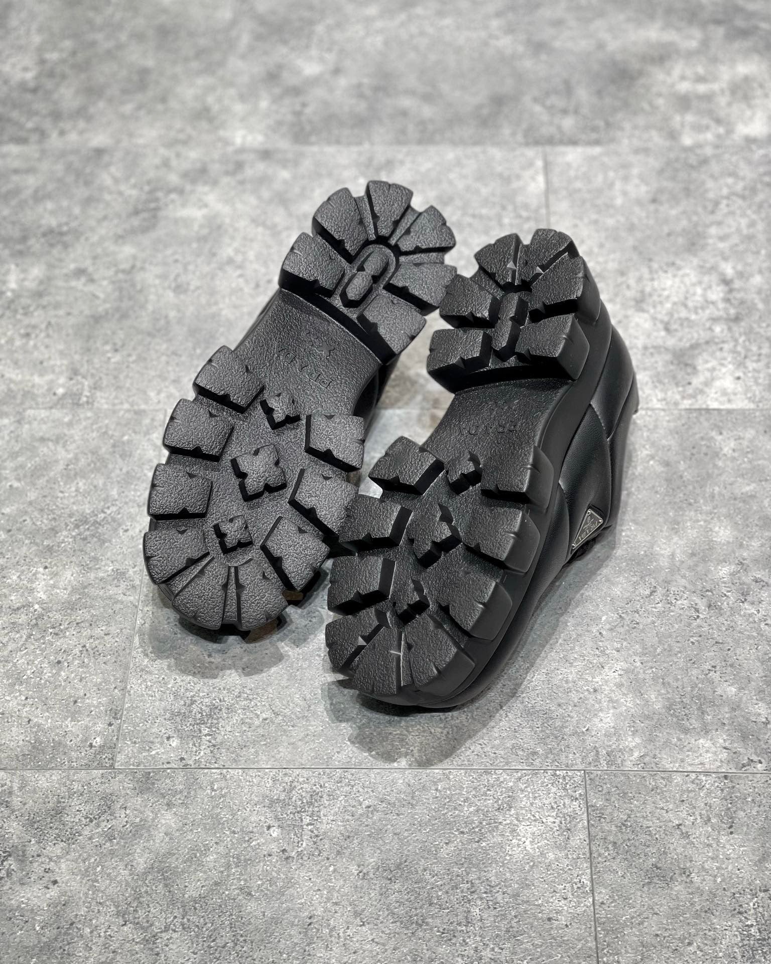 Schwarze Schuhe