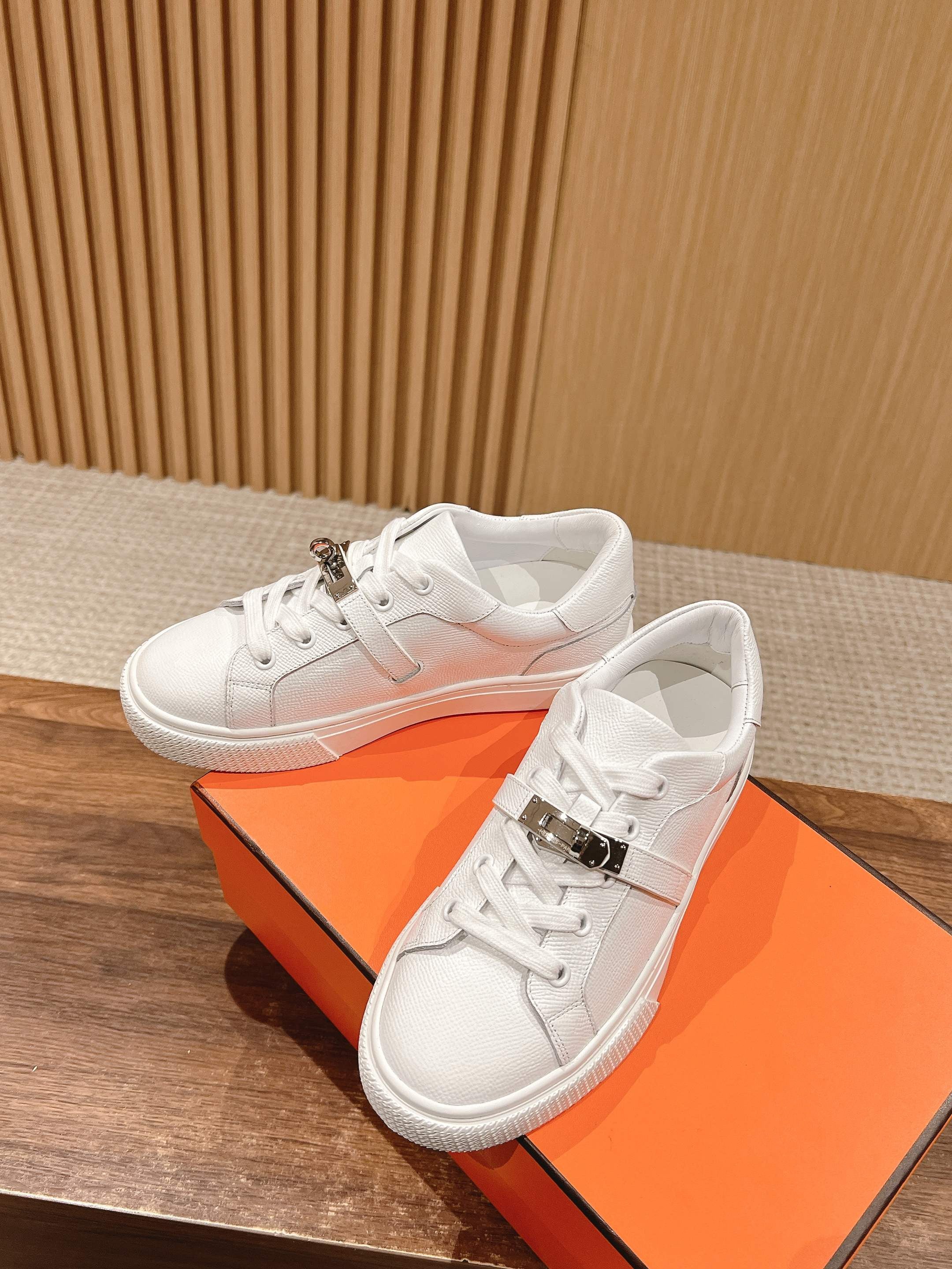 Mehrfarbige Schuhe