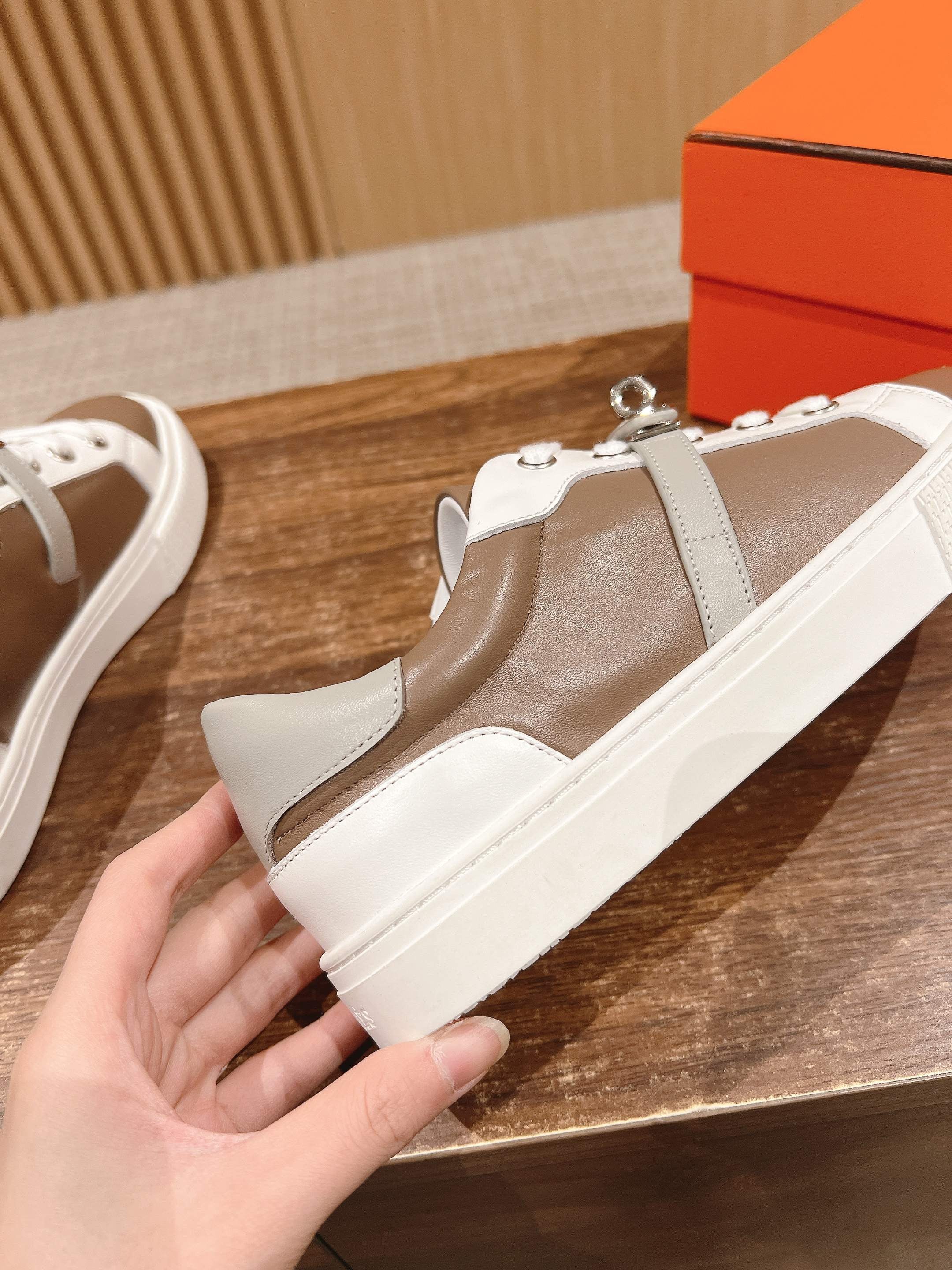 Mehrfarbige Schuhe