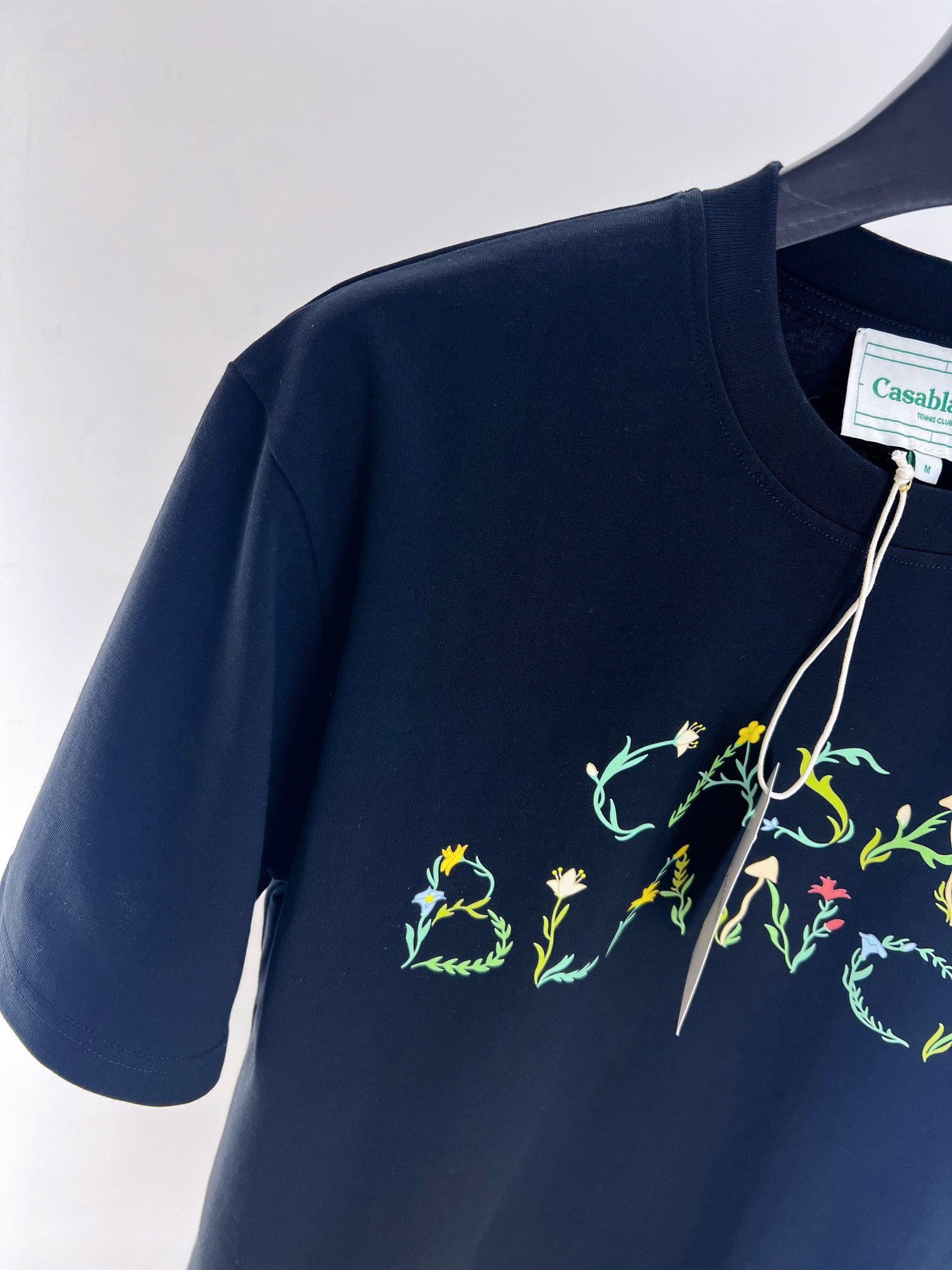 Schwarz-weißes T-Shirt