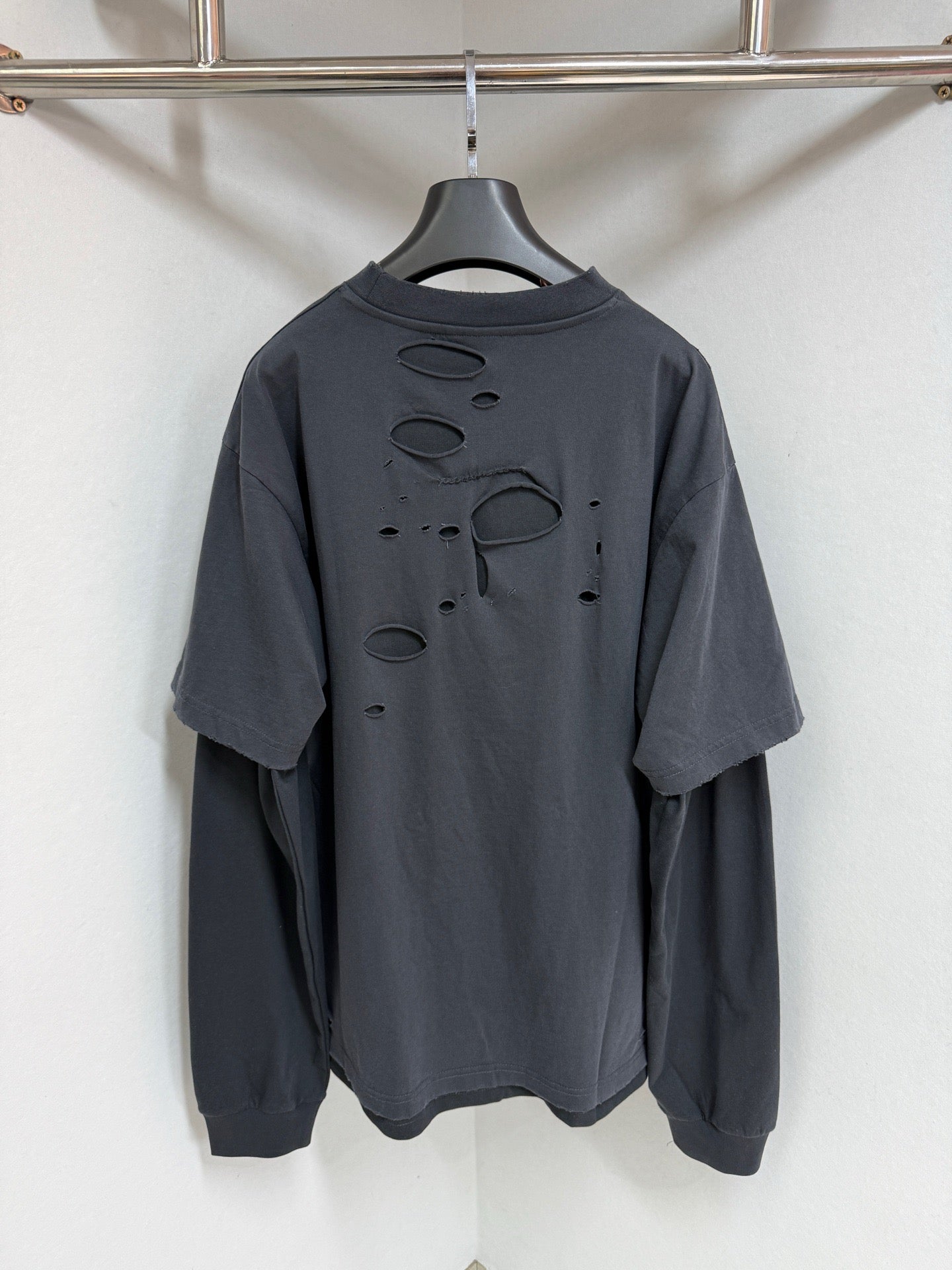 Dunkelschwarzes T-Shirt