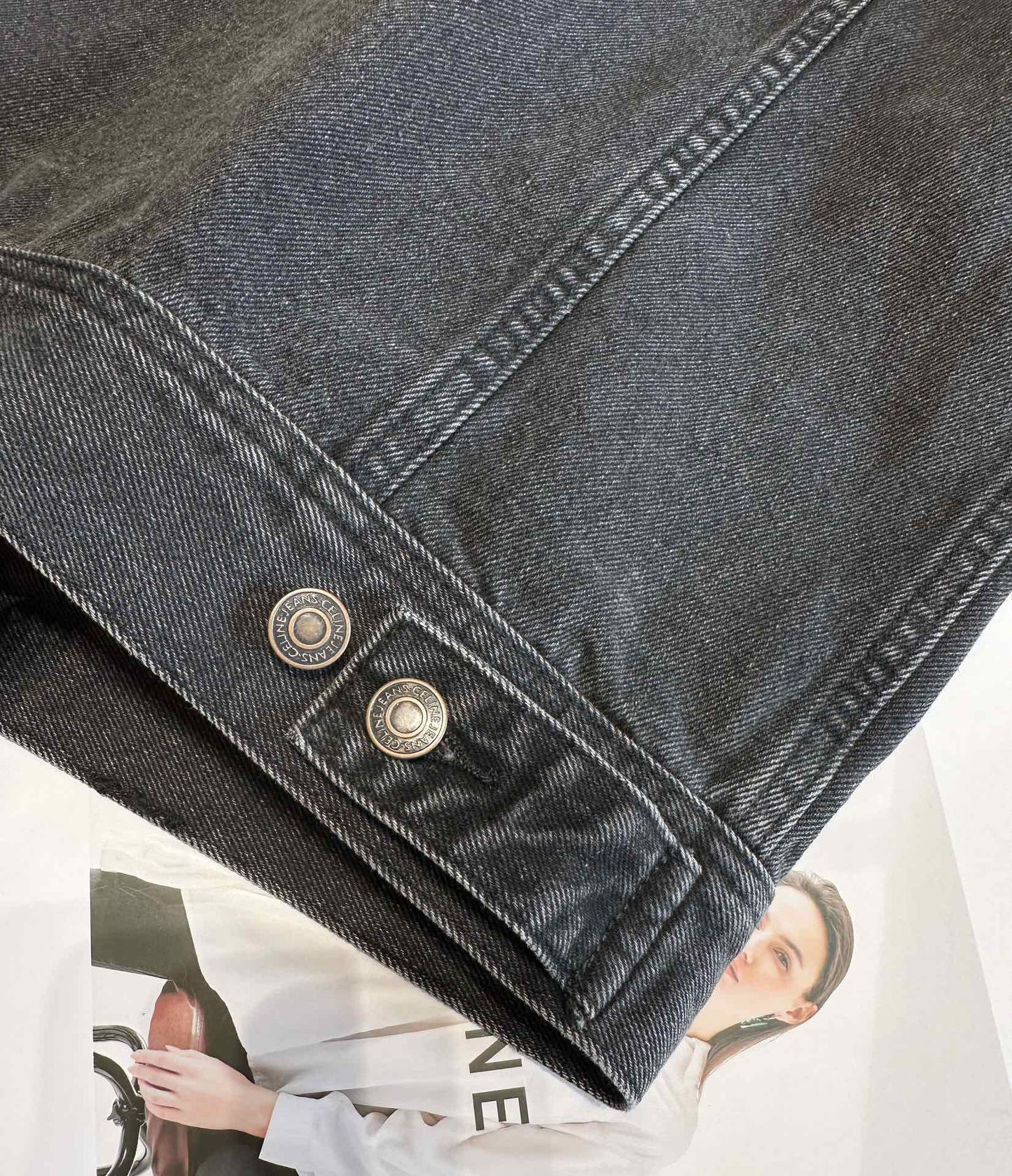 سترة سوداء داكنة وزرقاء داكنة