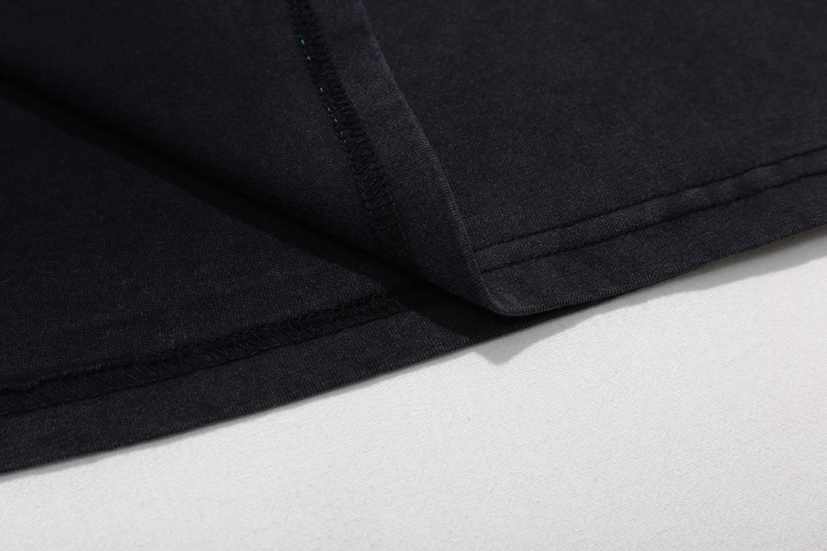 Schwarzes T-Shirt