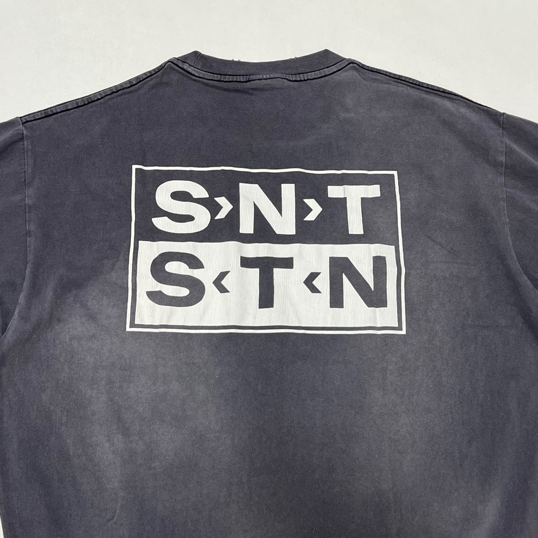 Dunkelschwarzes T-Shirt