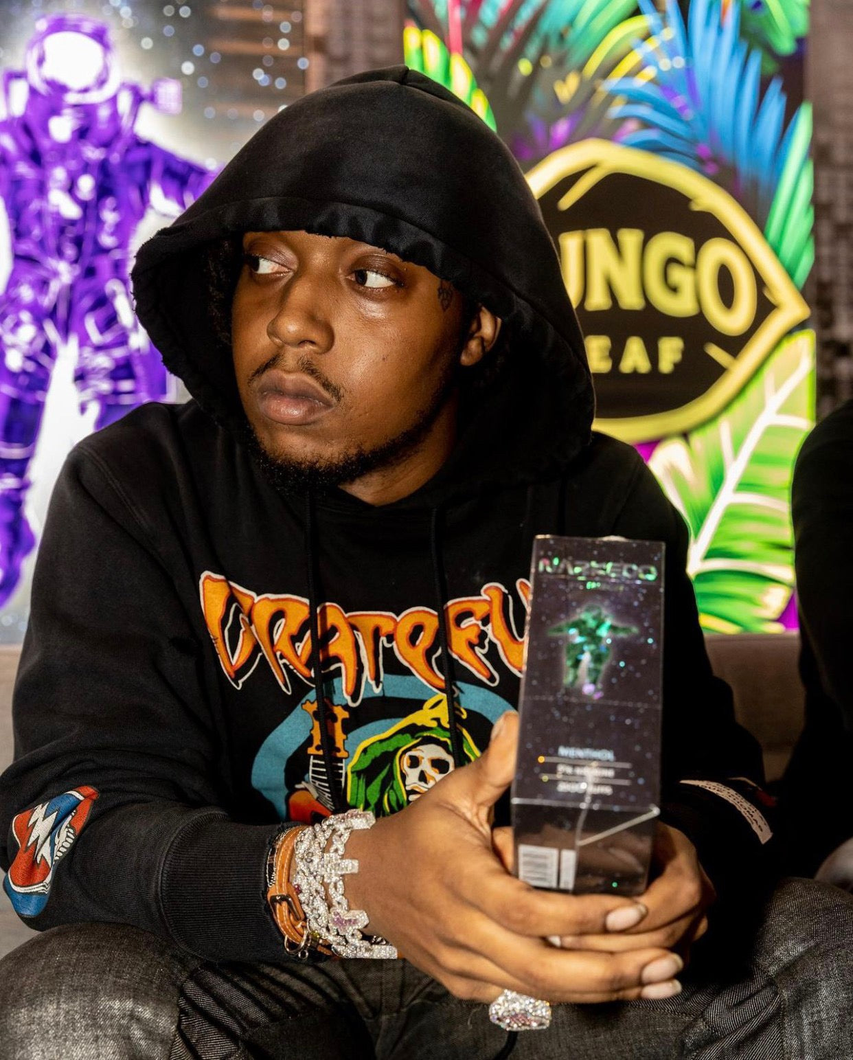 Schwarzgrauer Hoodie