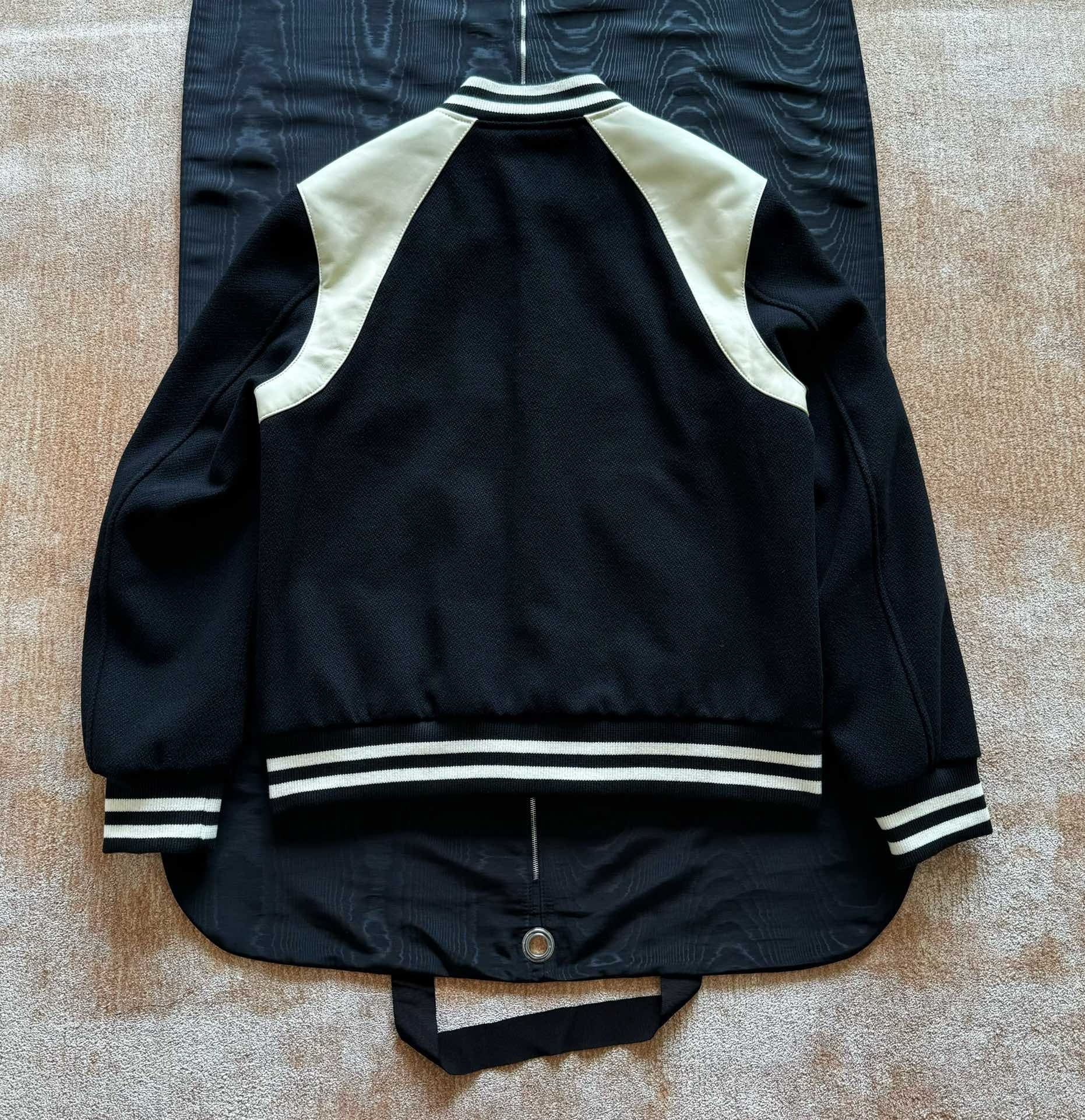 Schwarze weiße Jacke