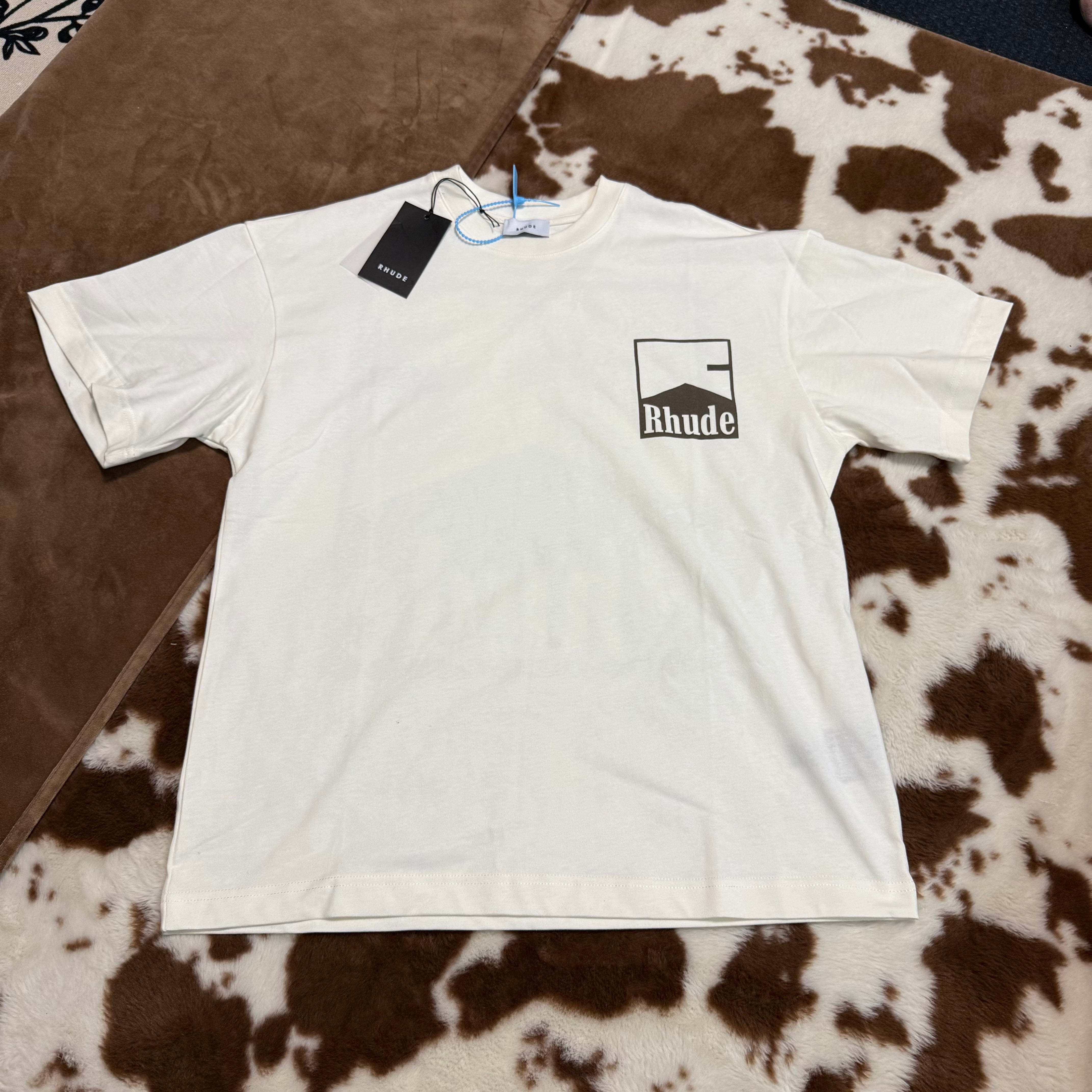 Schwarz-weißes T-Shirt