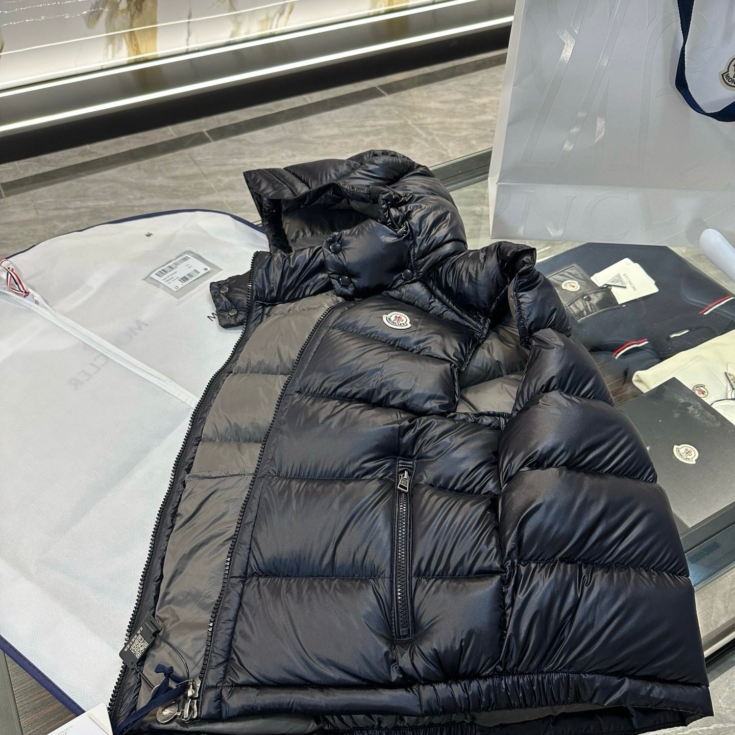 Black Vest - FashionHype.xyz