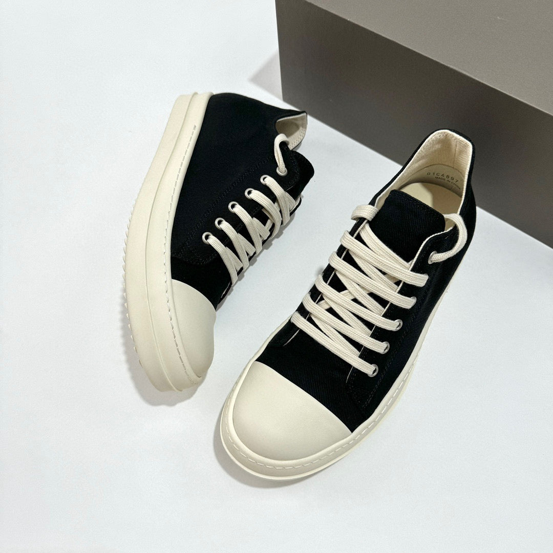 Schwarz-weiße Schuhe