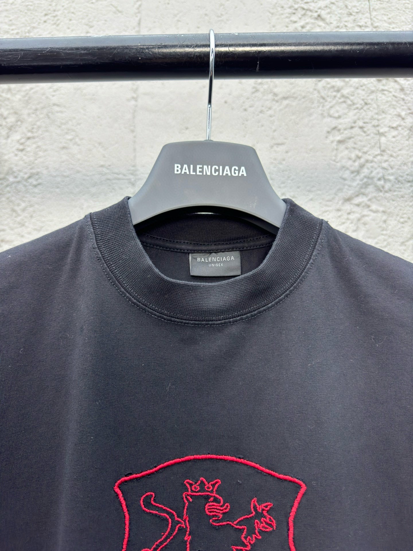 تي شيرت أسود داكن