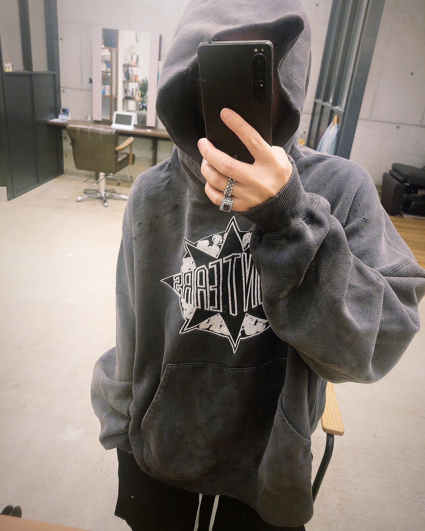 Schwarzer Hoodie