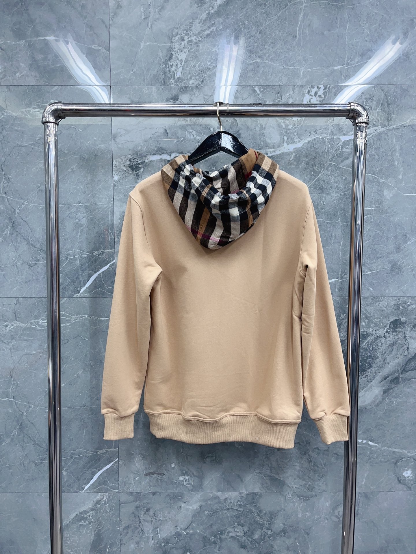 هودي أسود، أزرق غامق، رمادي وكاكي