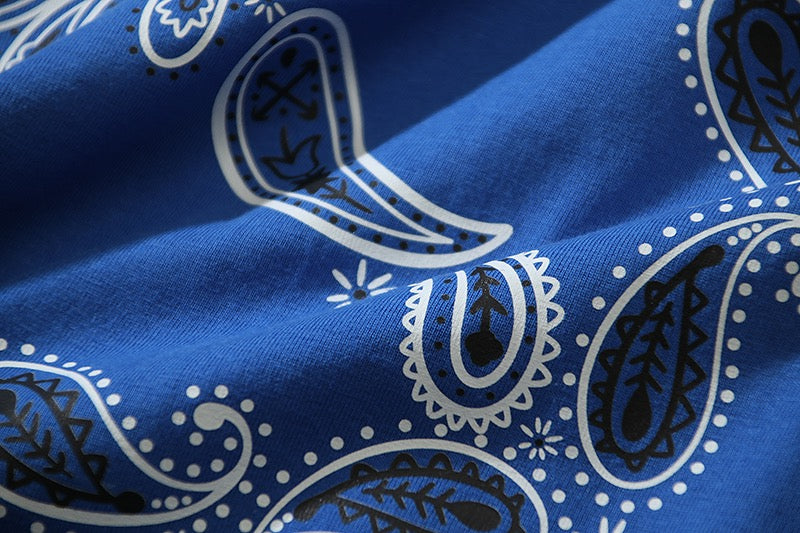 Blaues und schwarzes T-Shirt