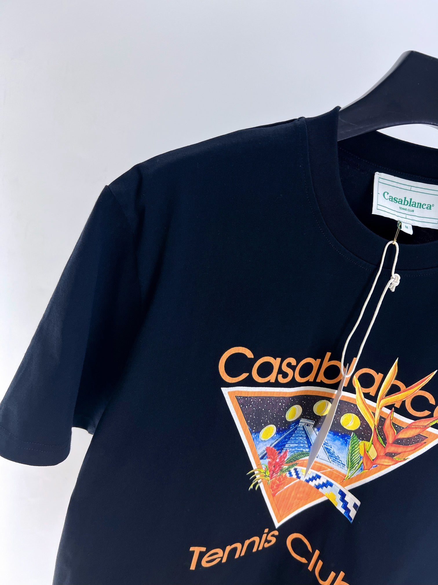 Schwarz-weißes T-Shirt