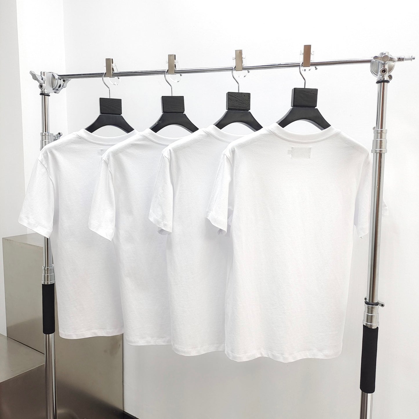 تي شيرت أبيض