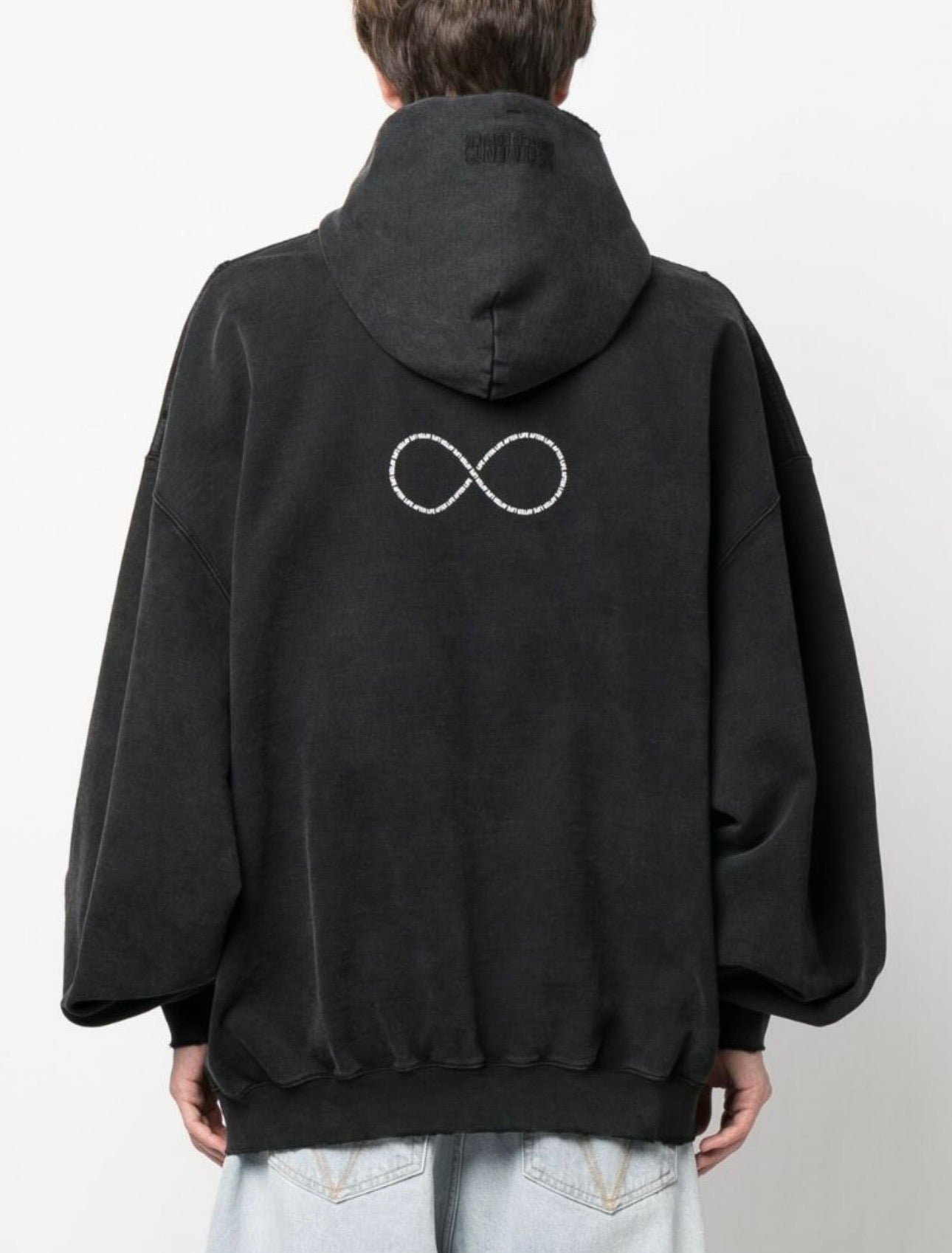 Schwarzer Hoodie