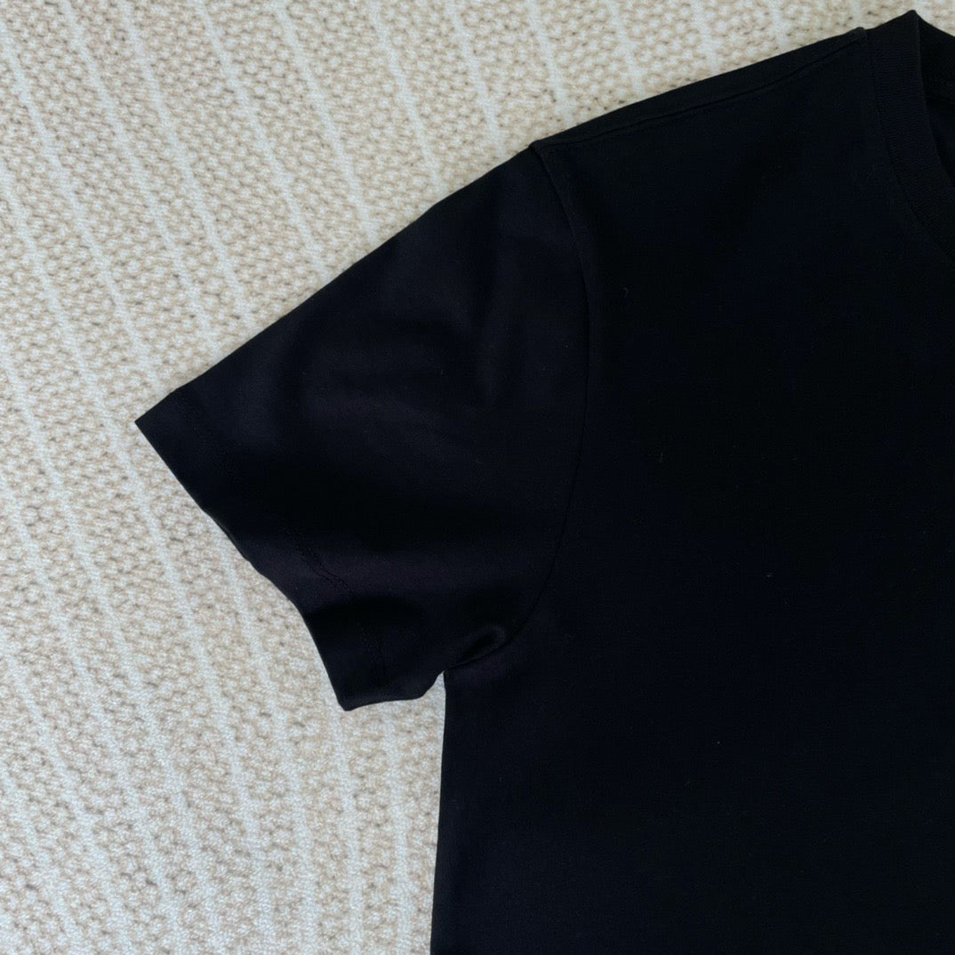 White and Black T-shirt - FashionHype.xyz