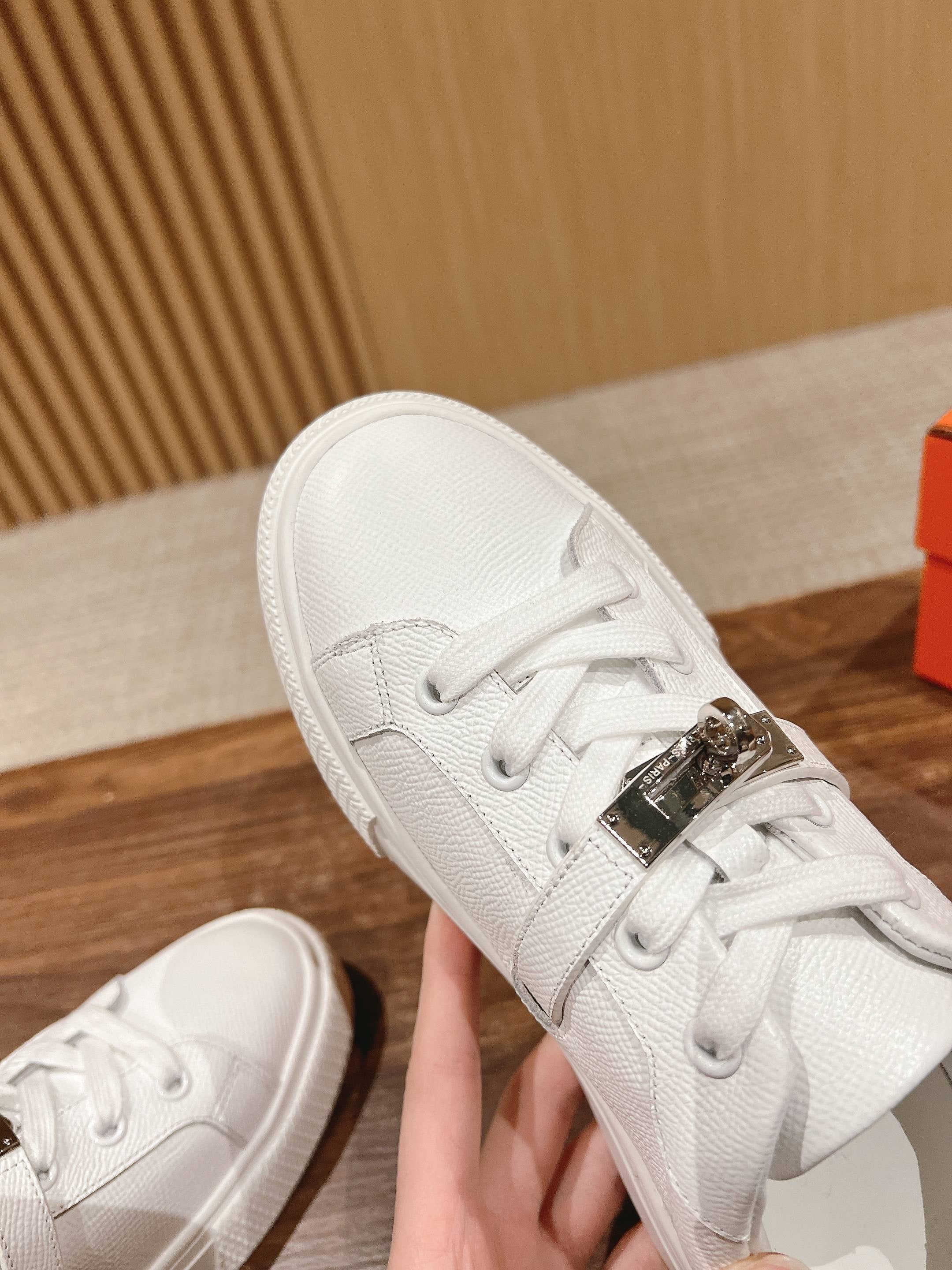 Mehrfarbige Schuhe