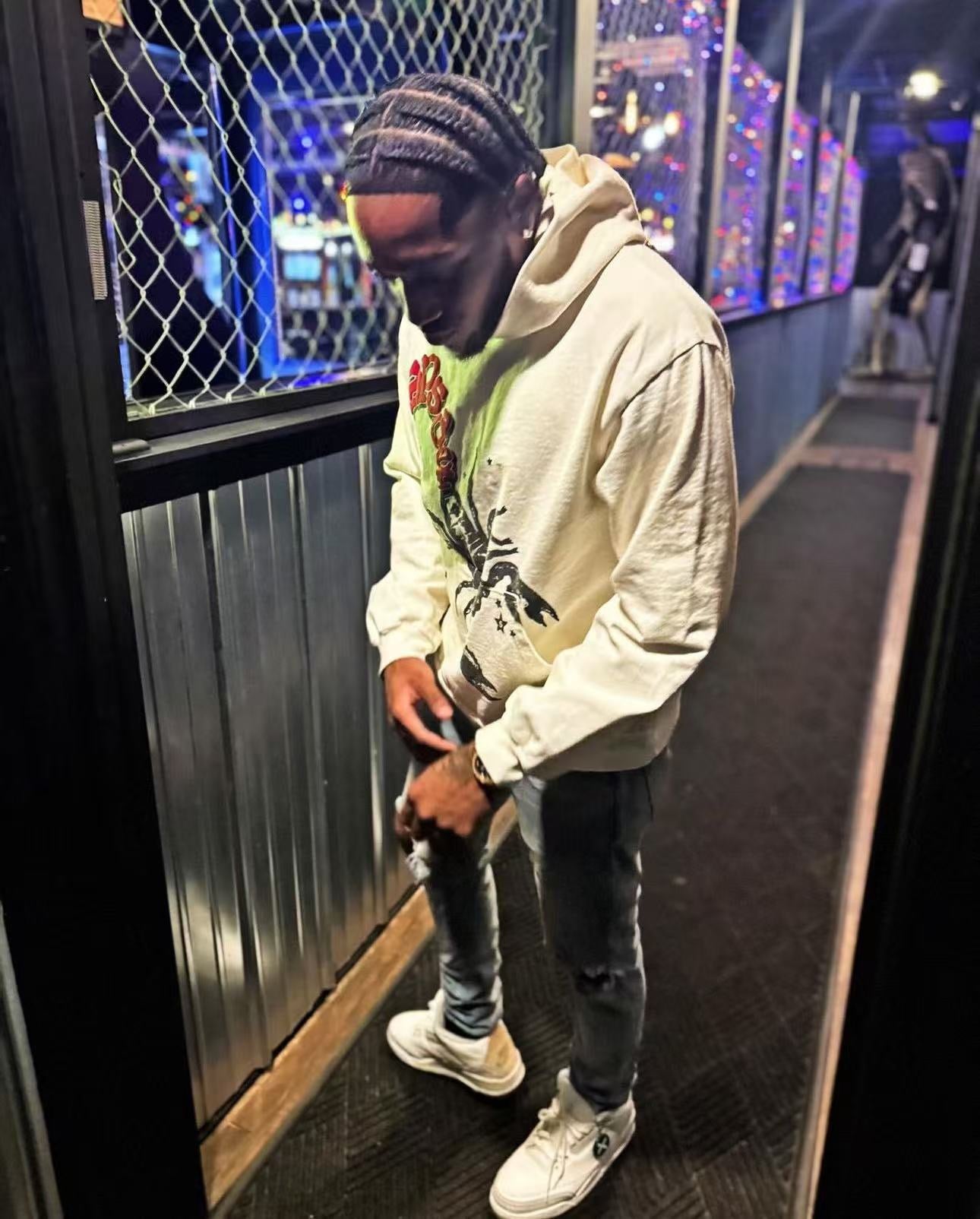 Weißer Hoodie