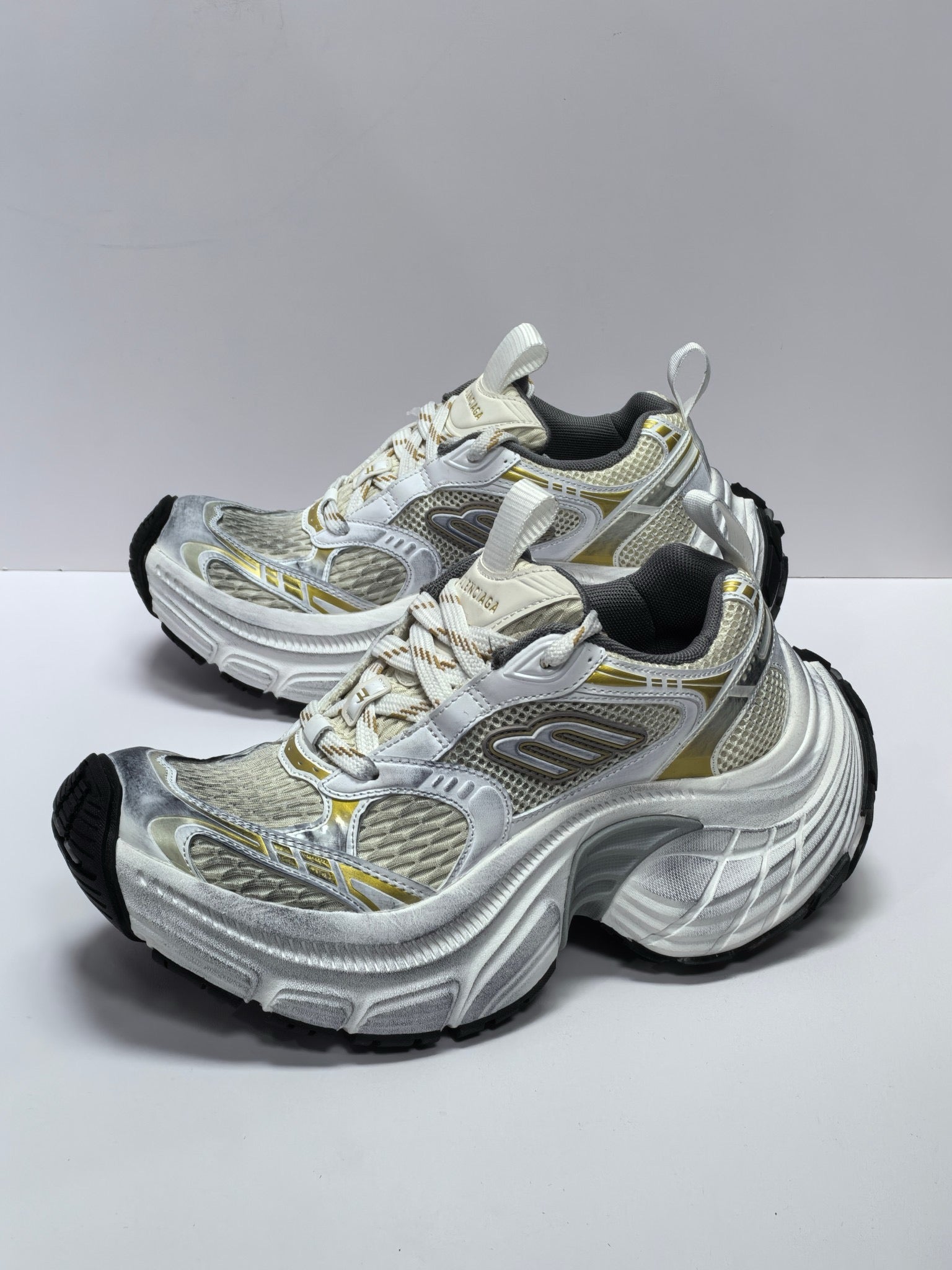 Mehrfarbige Schuhe