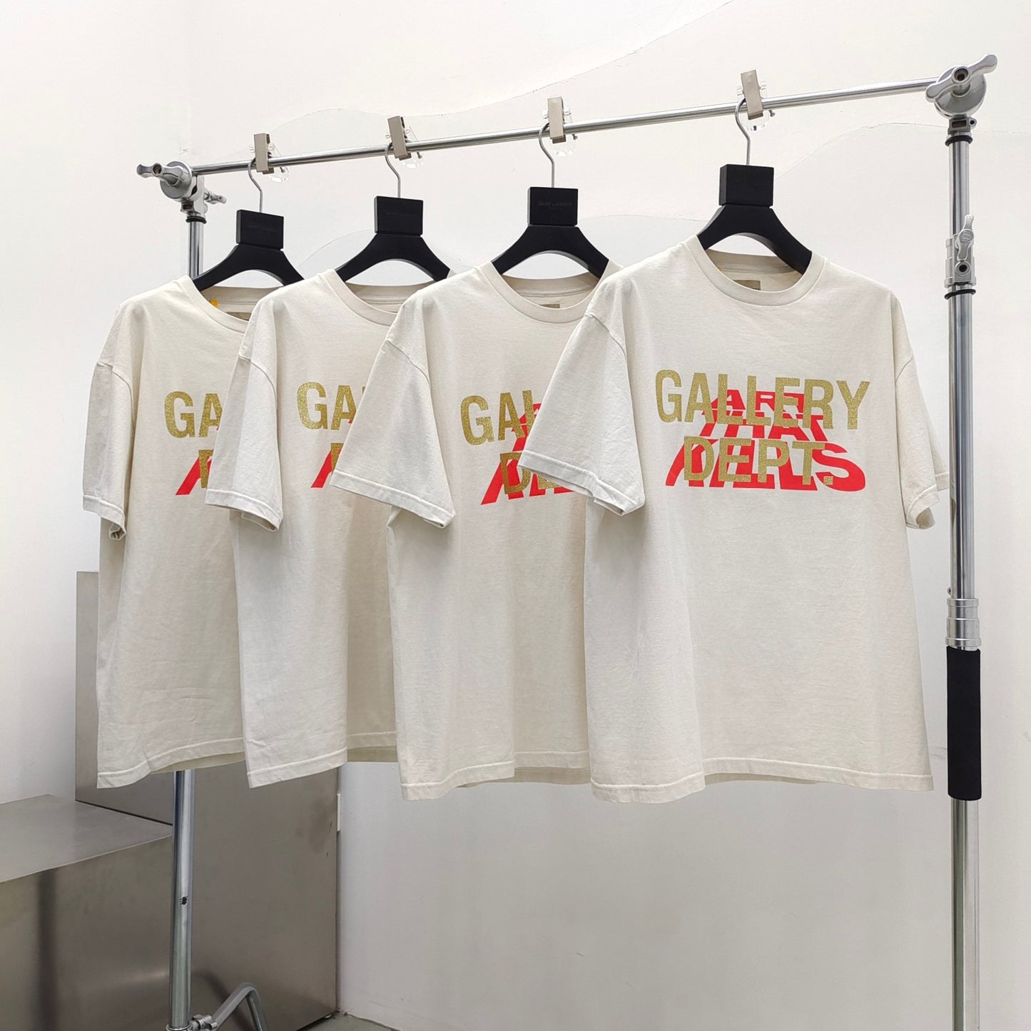 تي شيرت أبيض