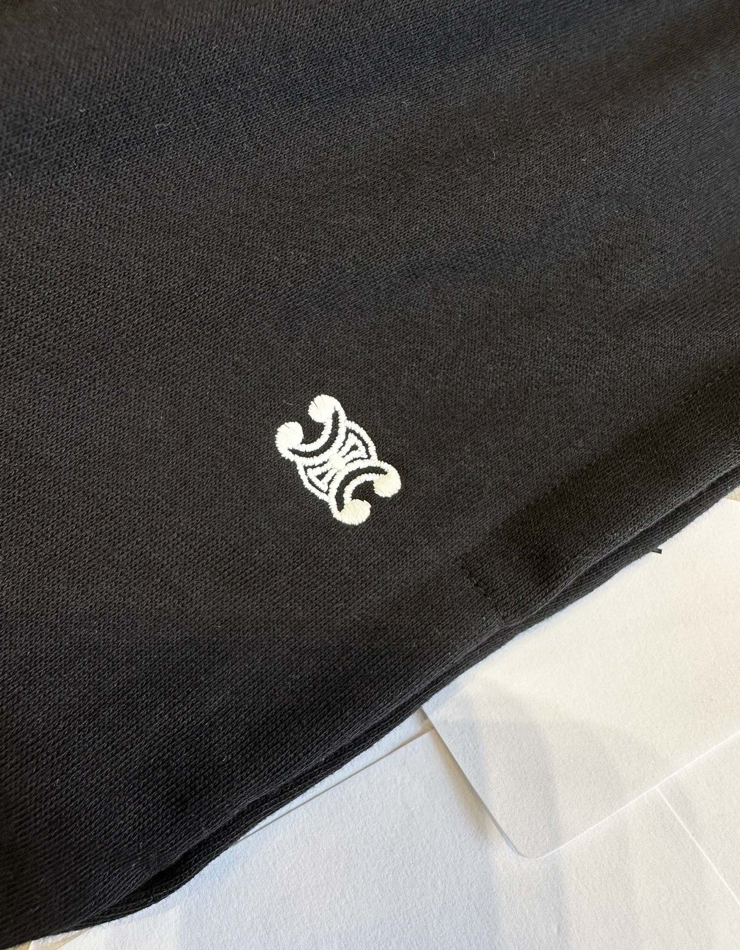 بنطال أسود ورمادي