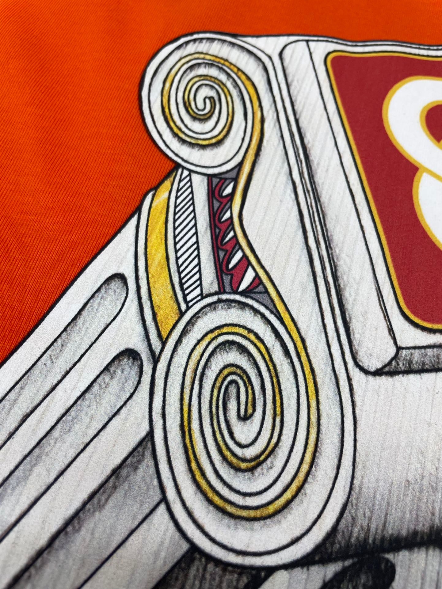 Orangefarbenes T-Shirt